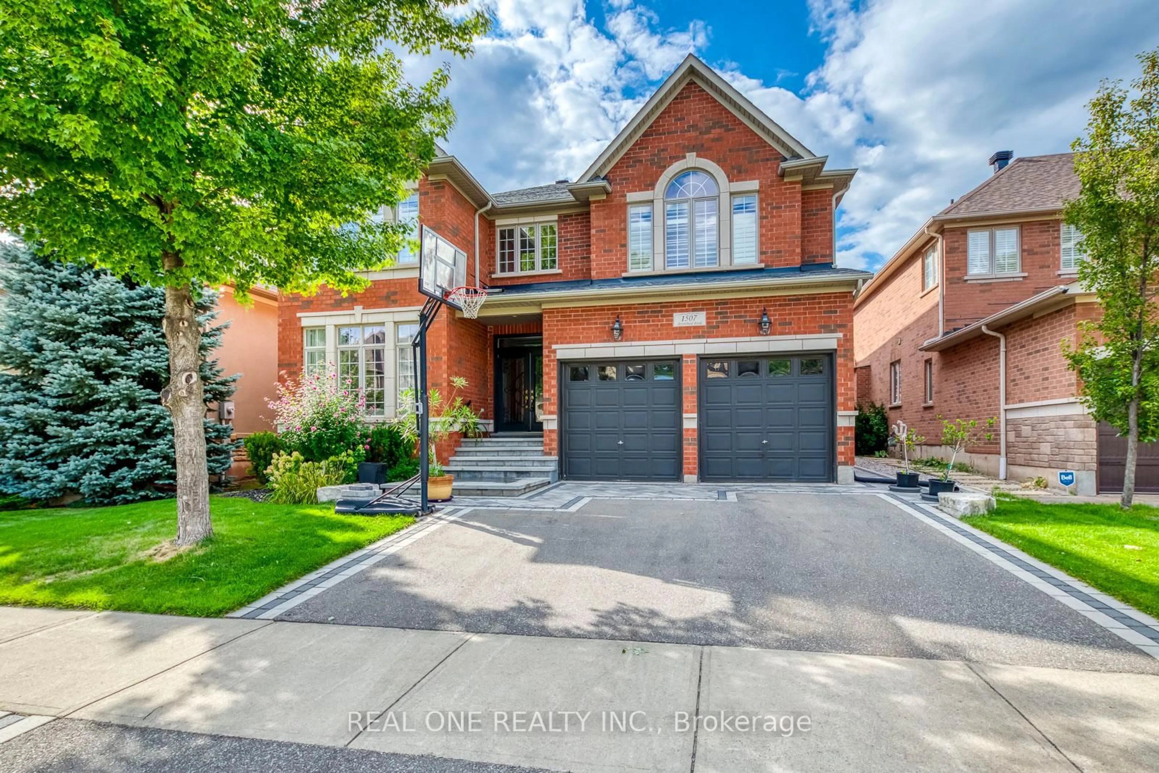 Home with brick exterior material, street for 1507 Arrowhead Rd, Oakville Ontario L6H 7V6