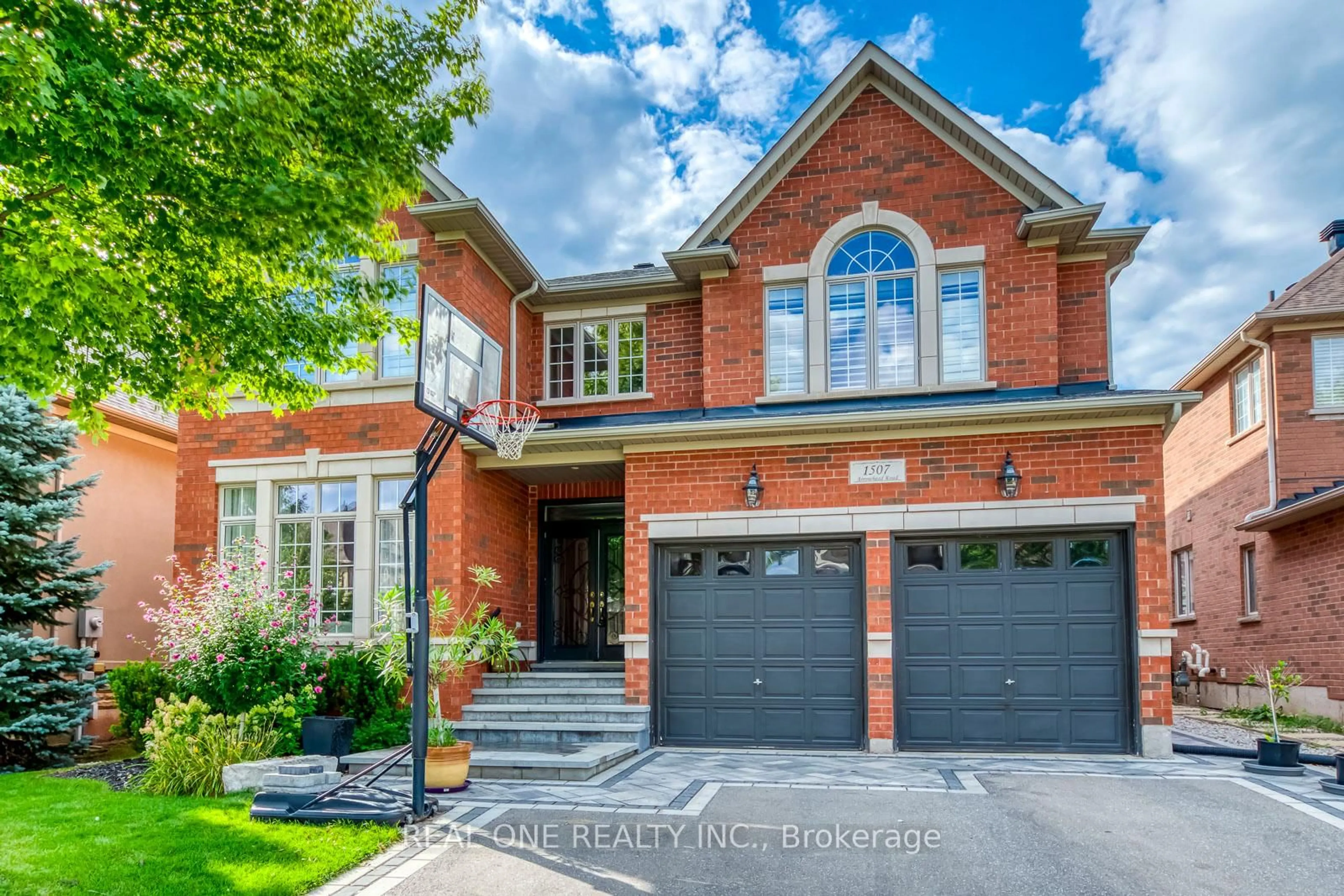 Home with brick exterior material, street for 1507 Arrowhead Rd, Oakville Ontario L6H 7V6
