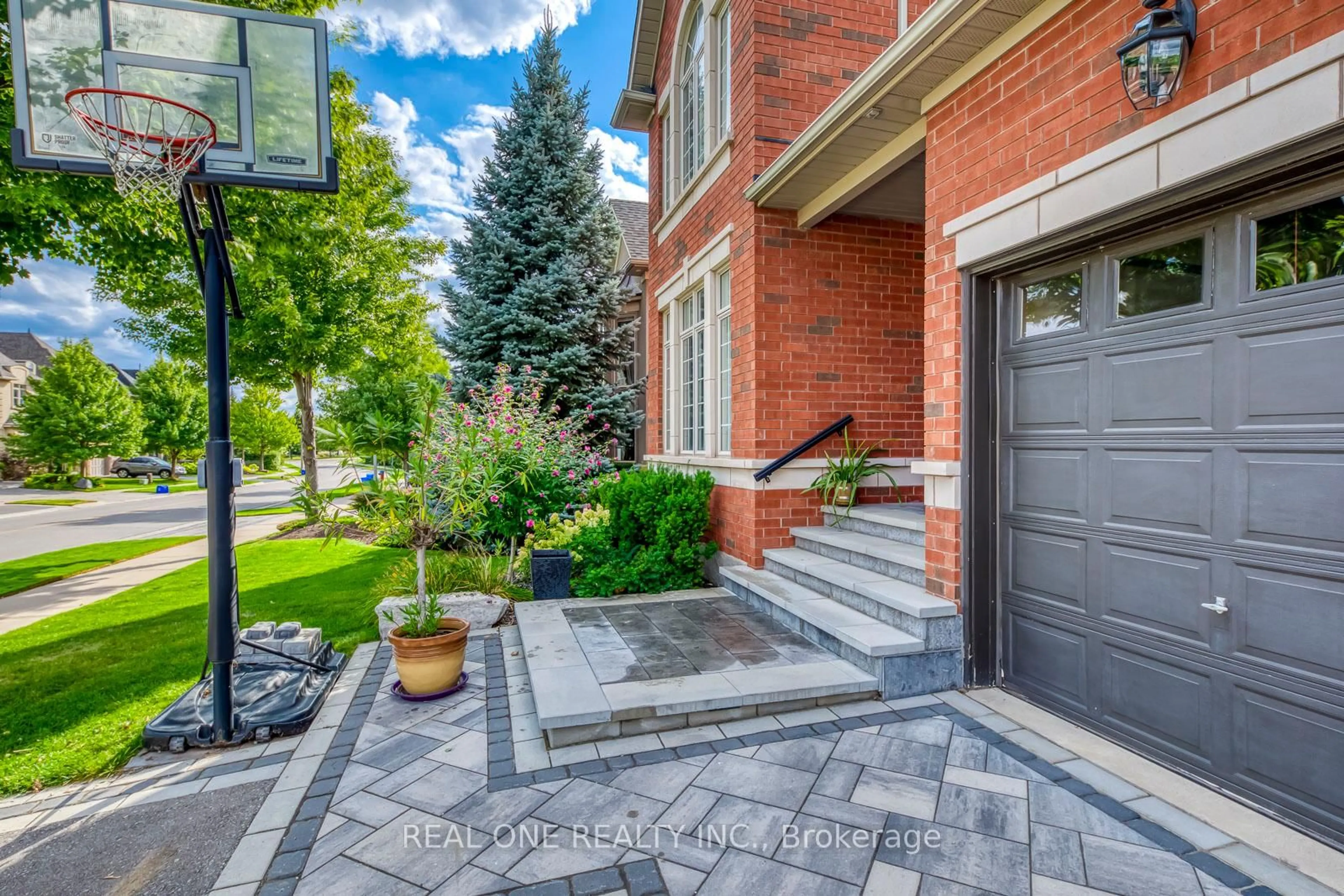 Home with brick exterior material, street for 1507 Arrowhead Rd, Oakville Ontario L6H 7V6