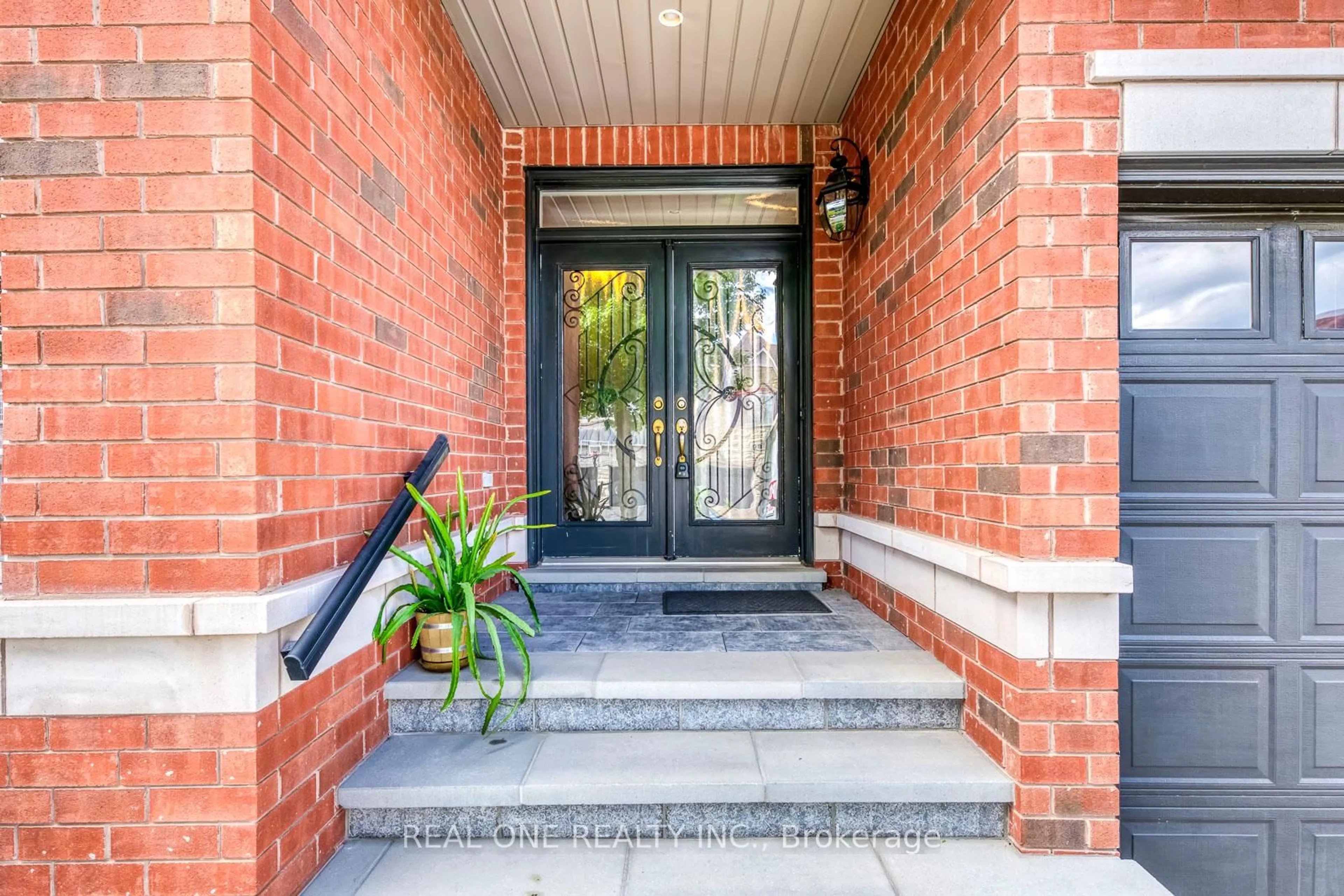 Home with brick exterior material, street for 1507 Arrowhead Rd, Oakville Ontario L6H 7V6