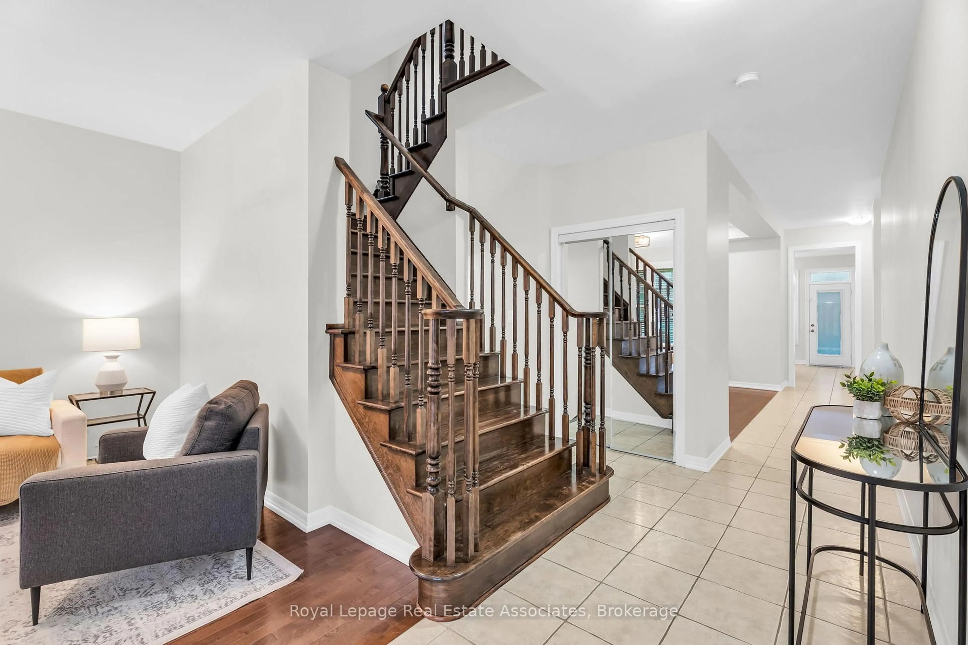 Unknown for 879 Etherington Way, Milton Ontario L9T 0Z3