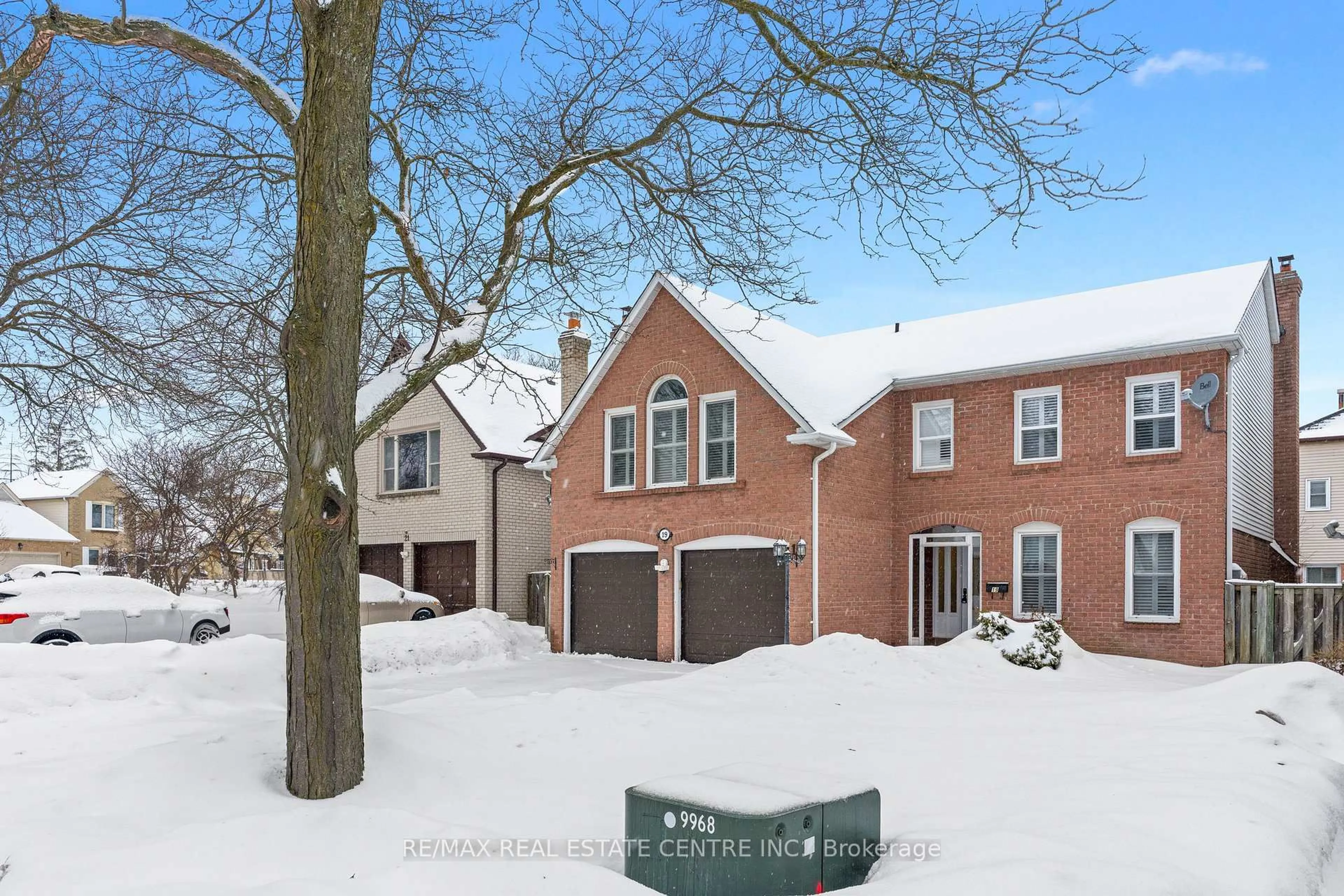 Home with brick exterior material, street for 19 Jaffa Dr, Brampton Ontario L6S 4C7