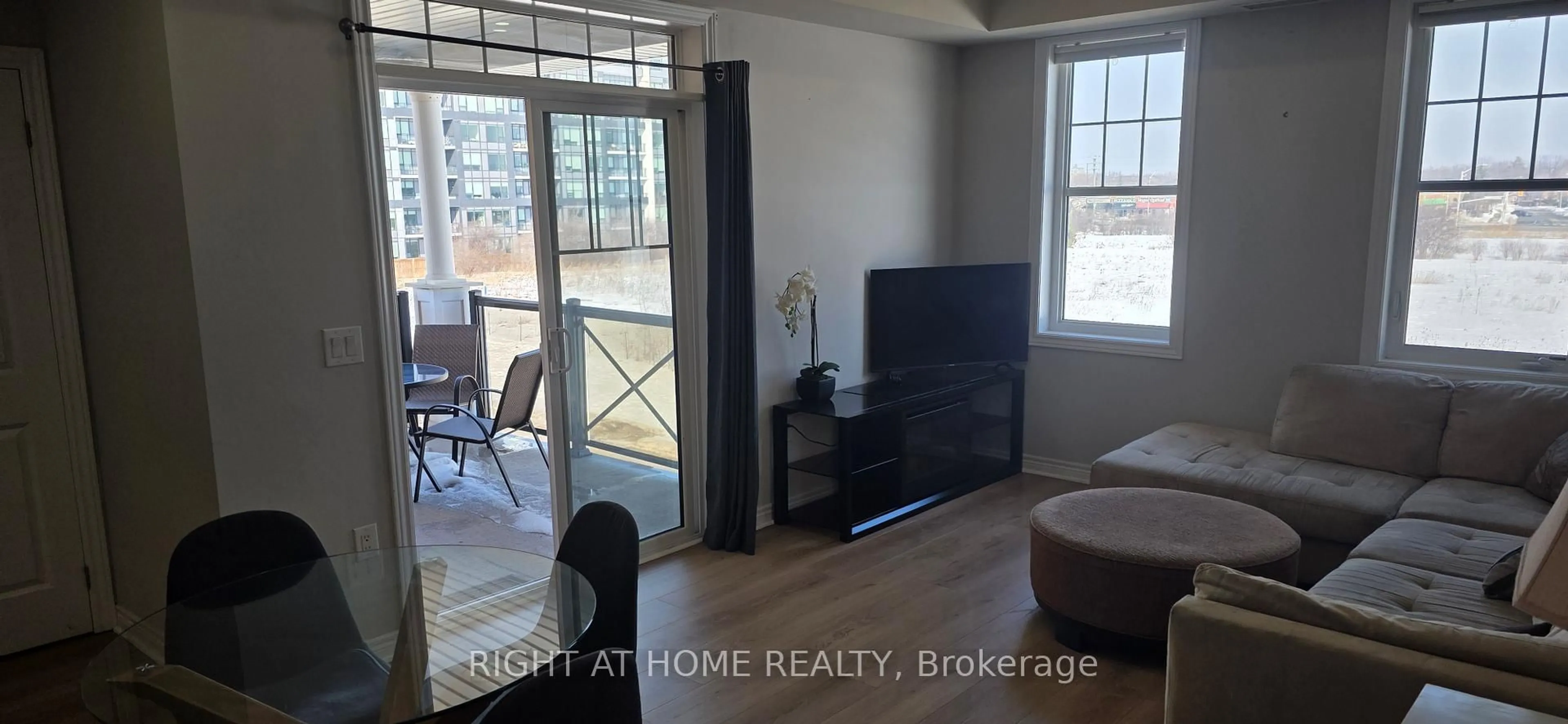 A pic of a room for 272 Georgian Dr #301, Oakville Ontario L6H 7K1