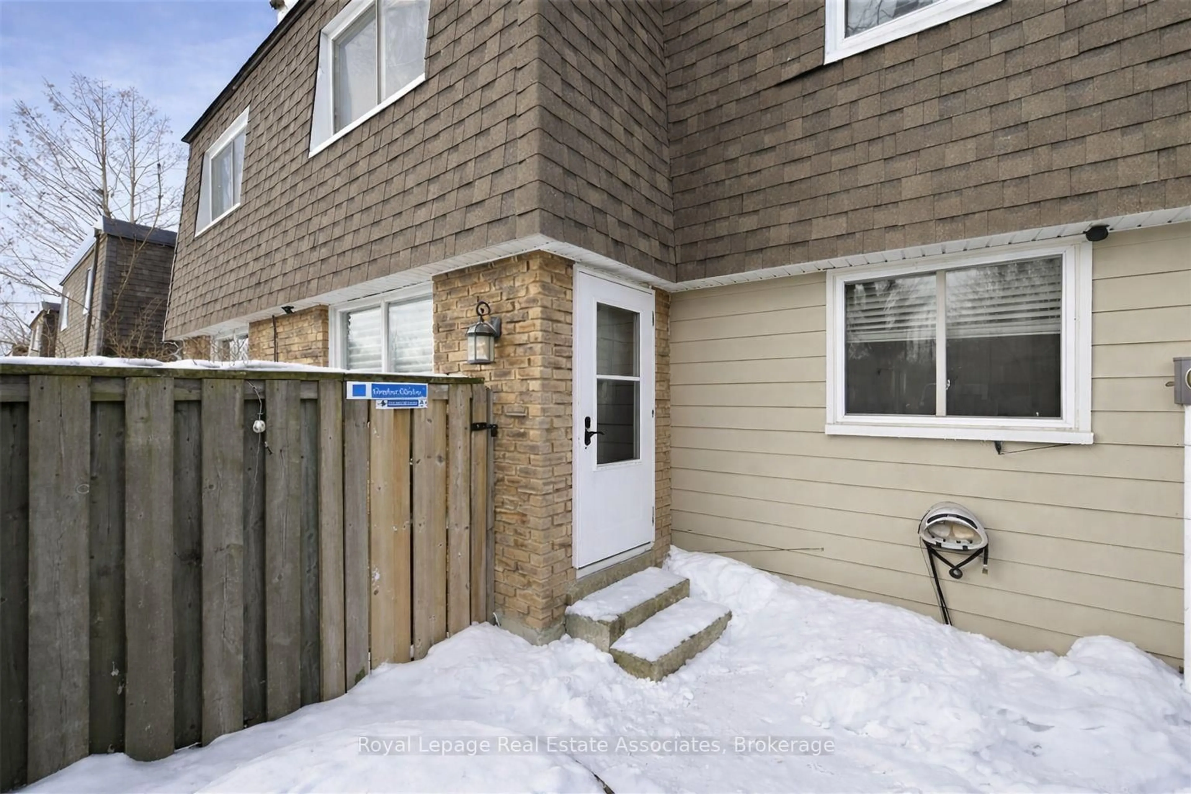 Patio, street for 489 Timber Lane, Burlington Ontario L7L 4B1