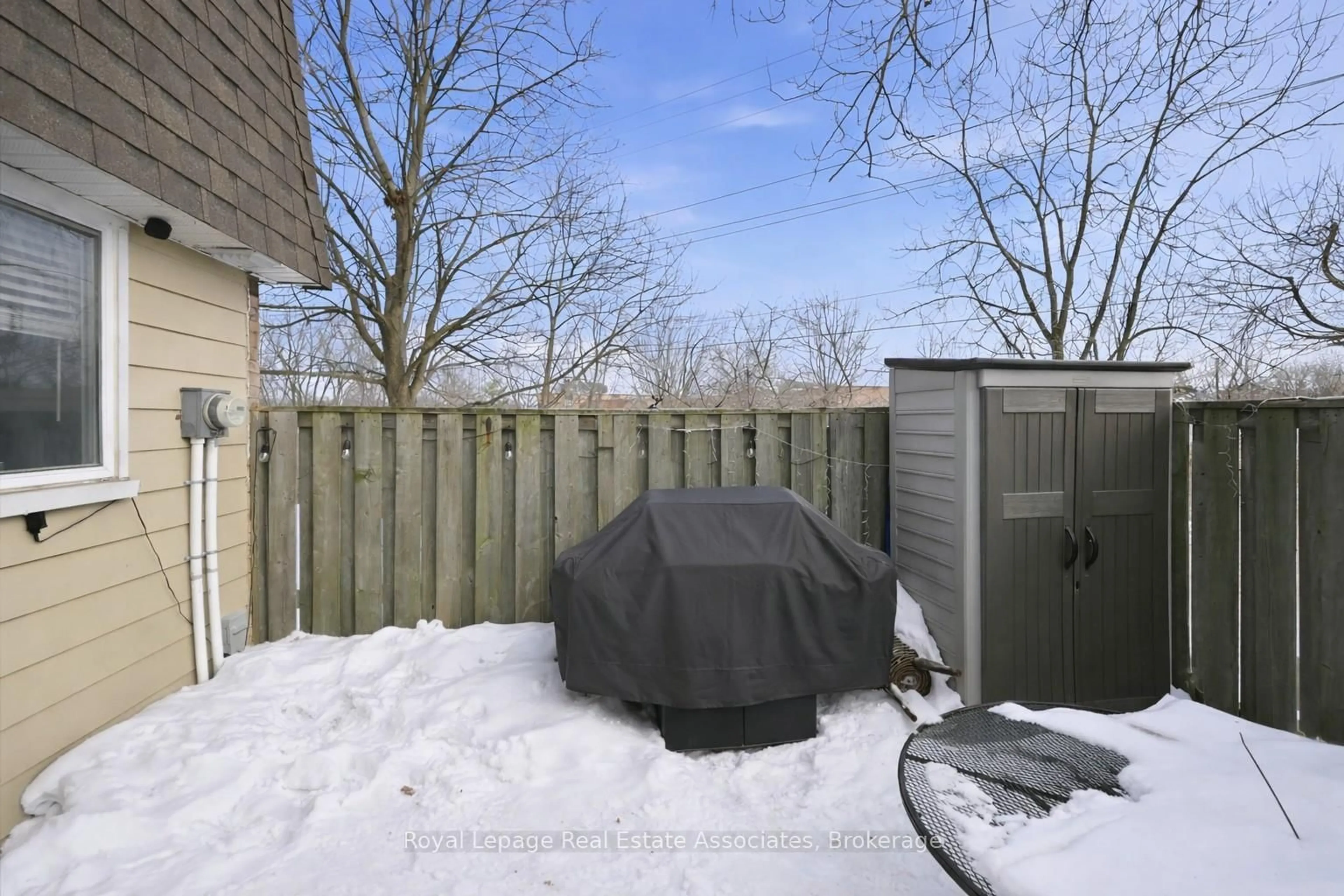 Patio, unknown for 489 Timber Lane, Burlington Ontario L7L 4B1