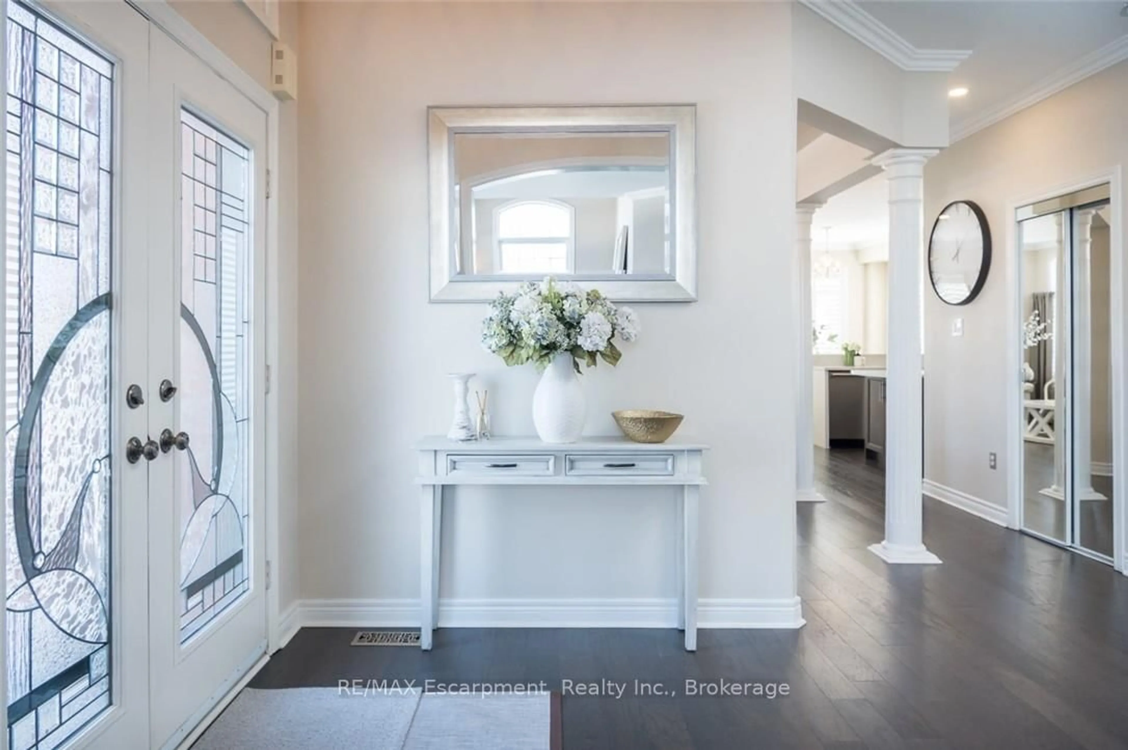 Indoor entryway for 2454 Longridge Cres, Oakville Ontario L6H 6N8