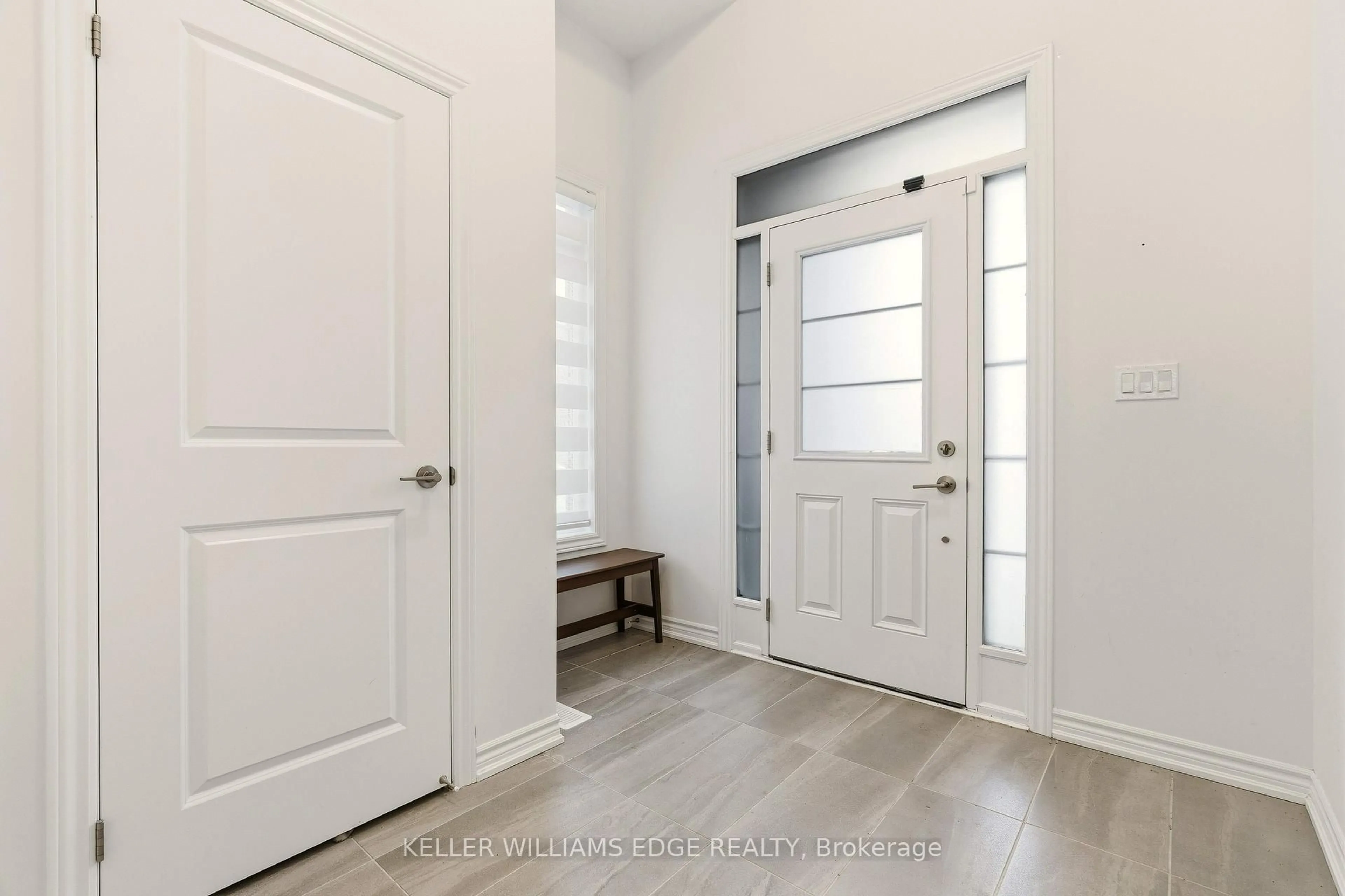 Indoor entryway for 1471 Watercress Way, Milton Ontario L9T 2X5