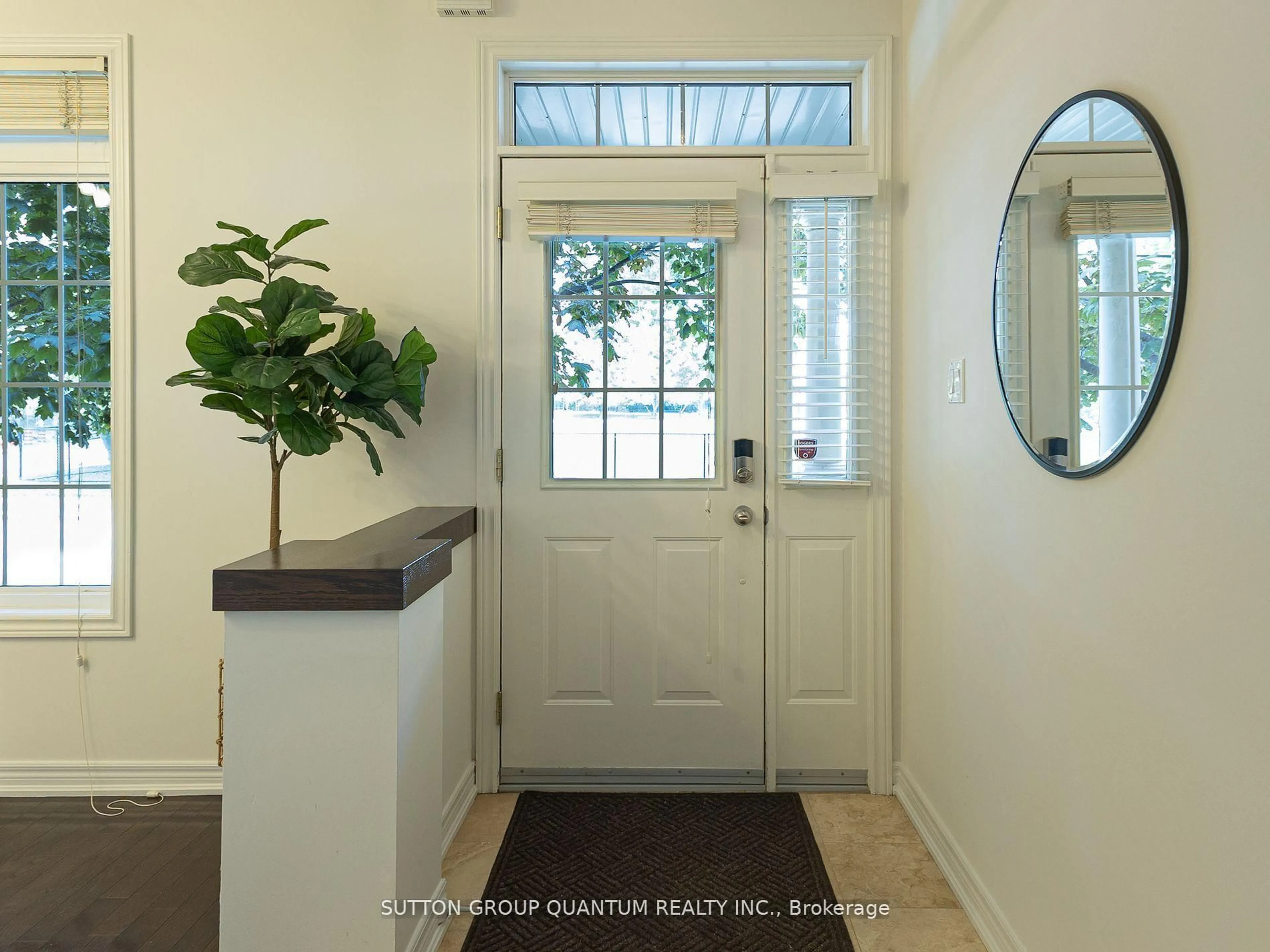 Indoor entryway for 50 Rosewood Ave, Mississauga Ontario L5G 4W3