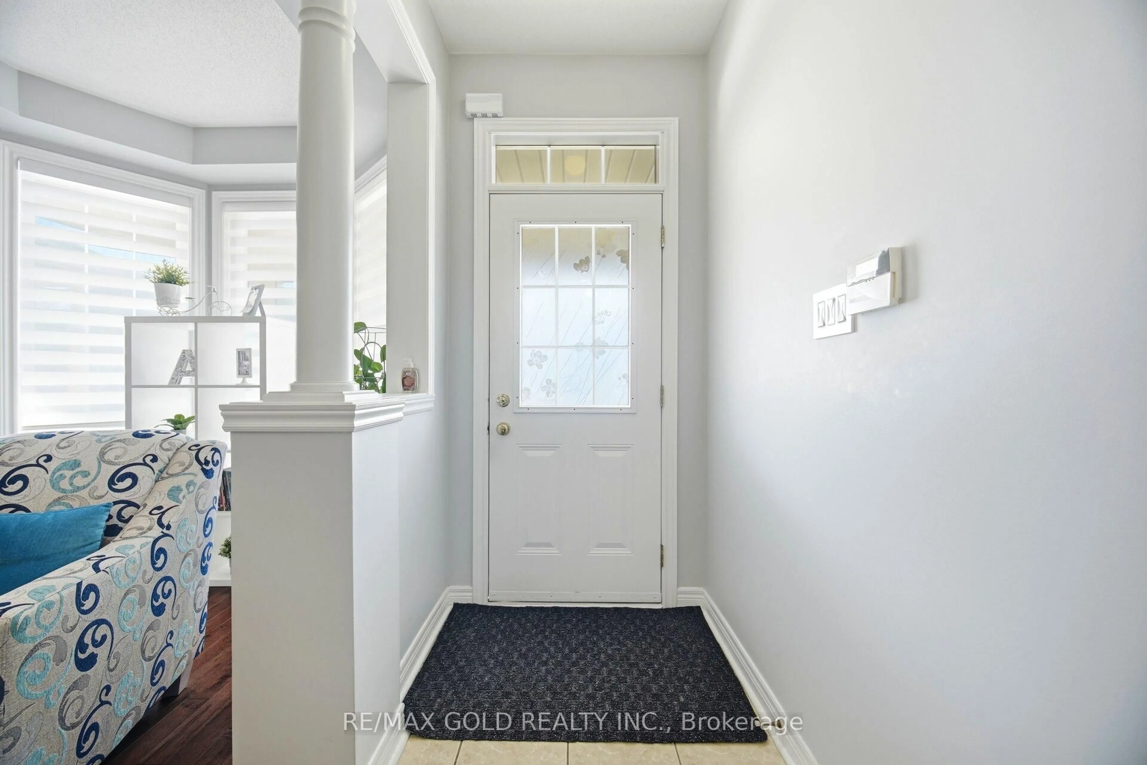 Indoor entryway for 27 Frostbite Lane, Brampton Ontario L6R 3L8