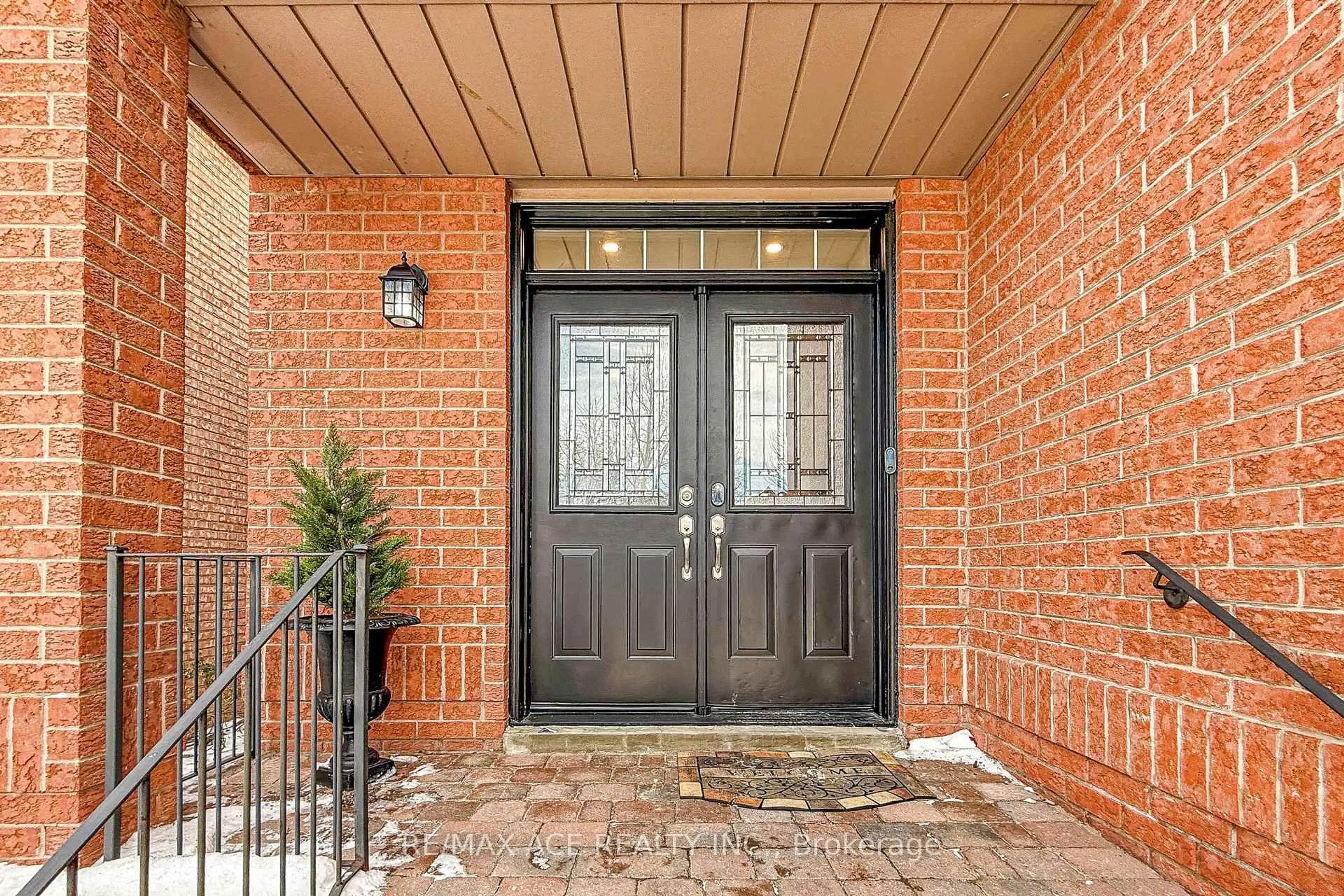 Indoor entryway for 2081 Frontier Dr, Oakville Ontario L6M 3V5
