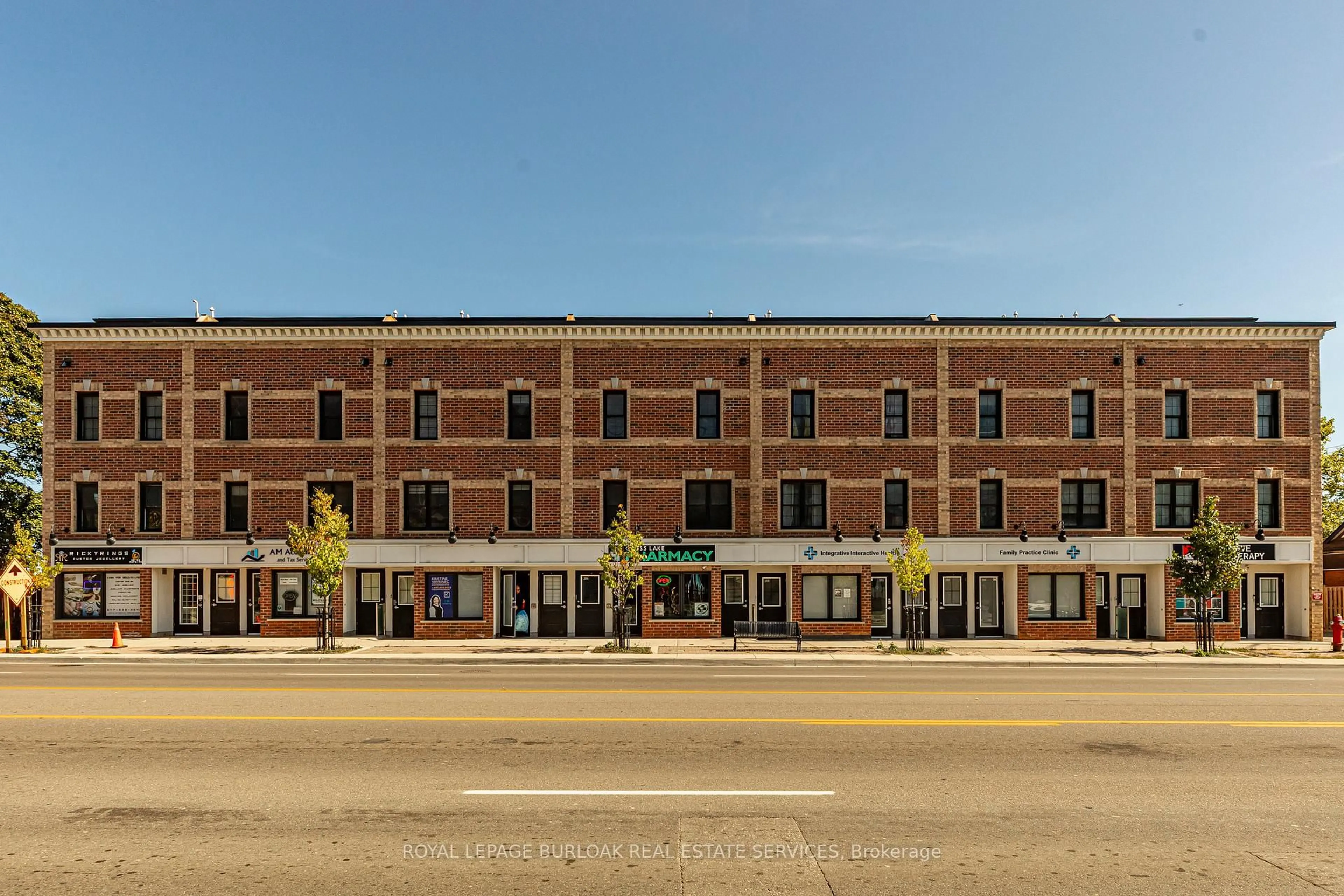 Home with brick exterior material, building for 760 Lakeshore Rd #207, Mississauga Ontario L5E 1C7