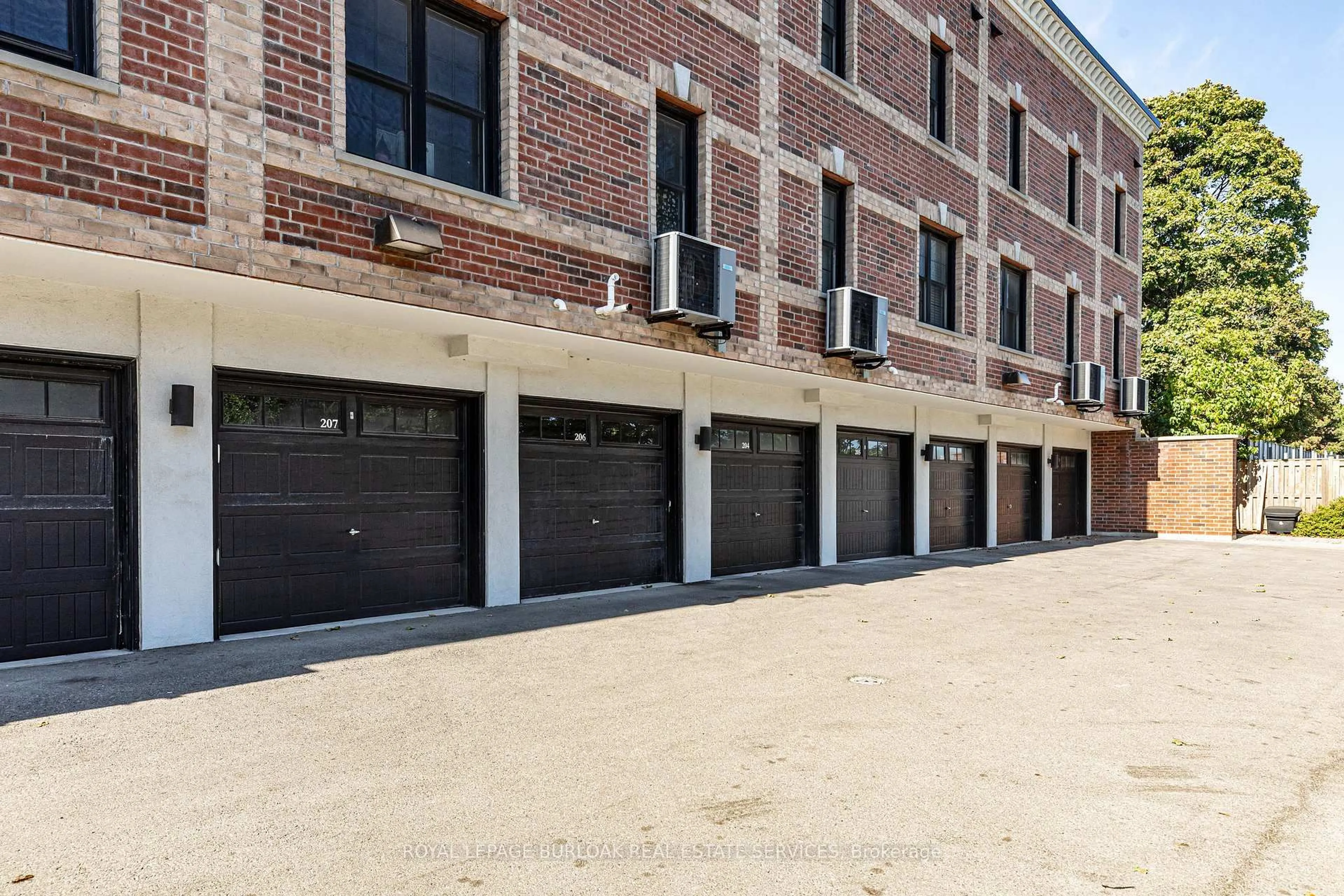 Indoor garage for 760 Lakeshore Rd #207, Mississauga Ontario L5E 1C7