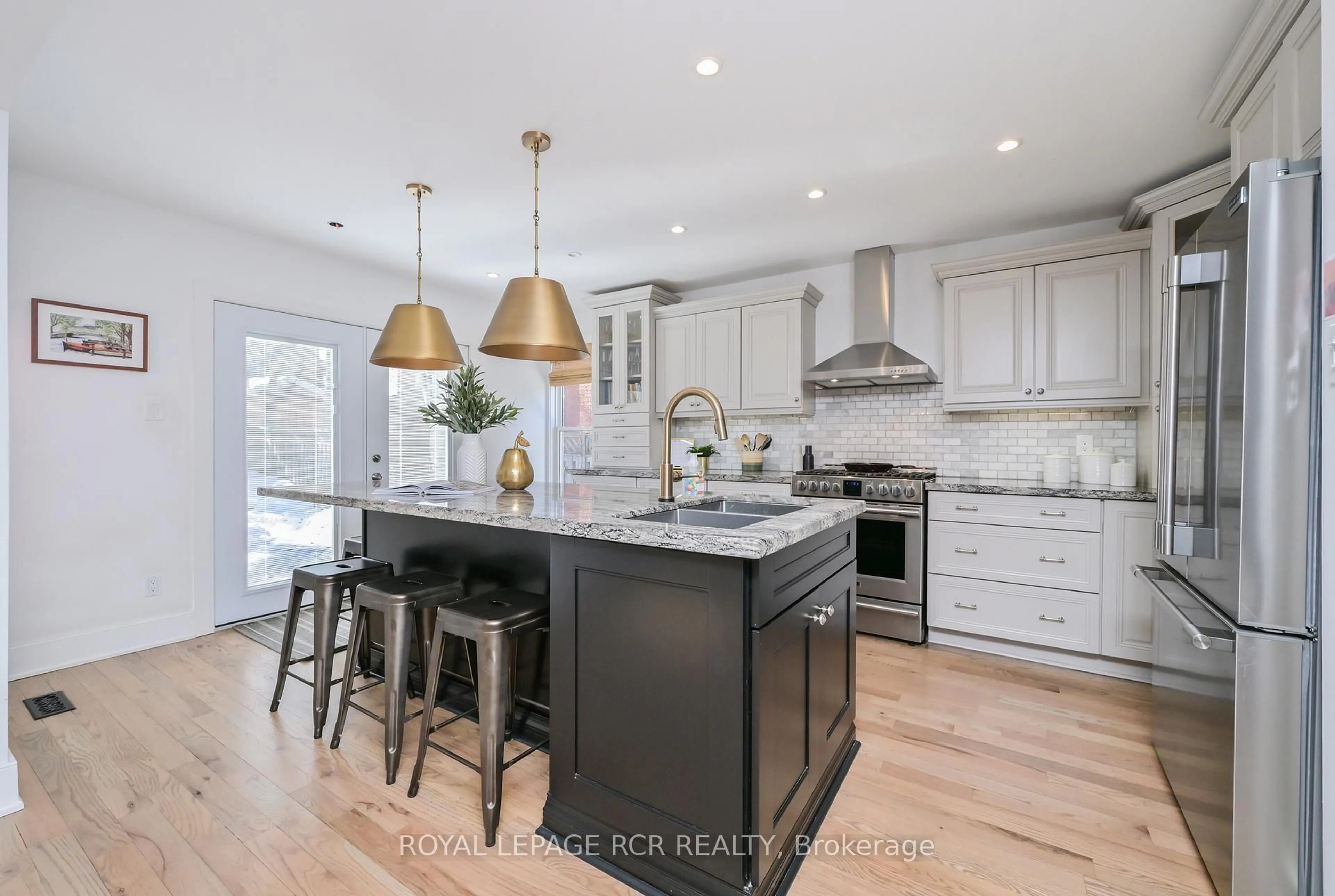 Open concept kitchen, unknown for 208 Kensington Pl, Orangeville Ontario L9W 4G5