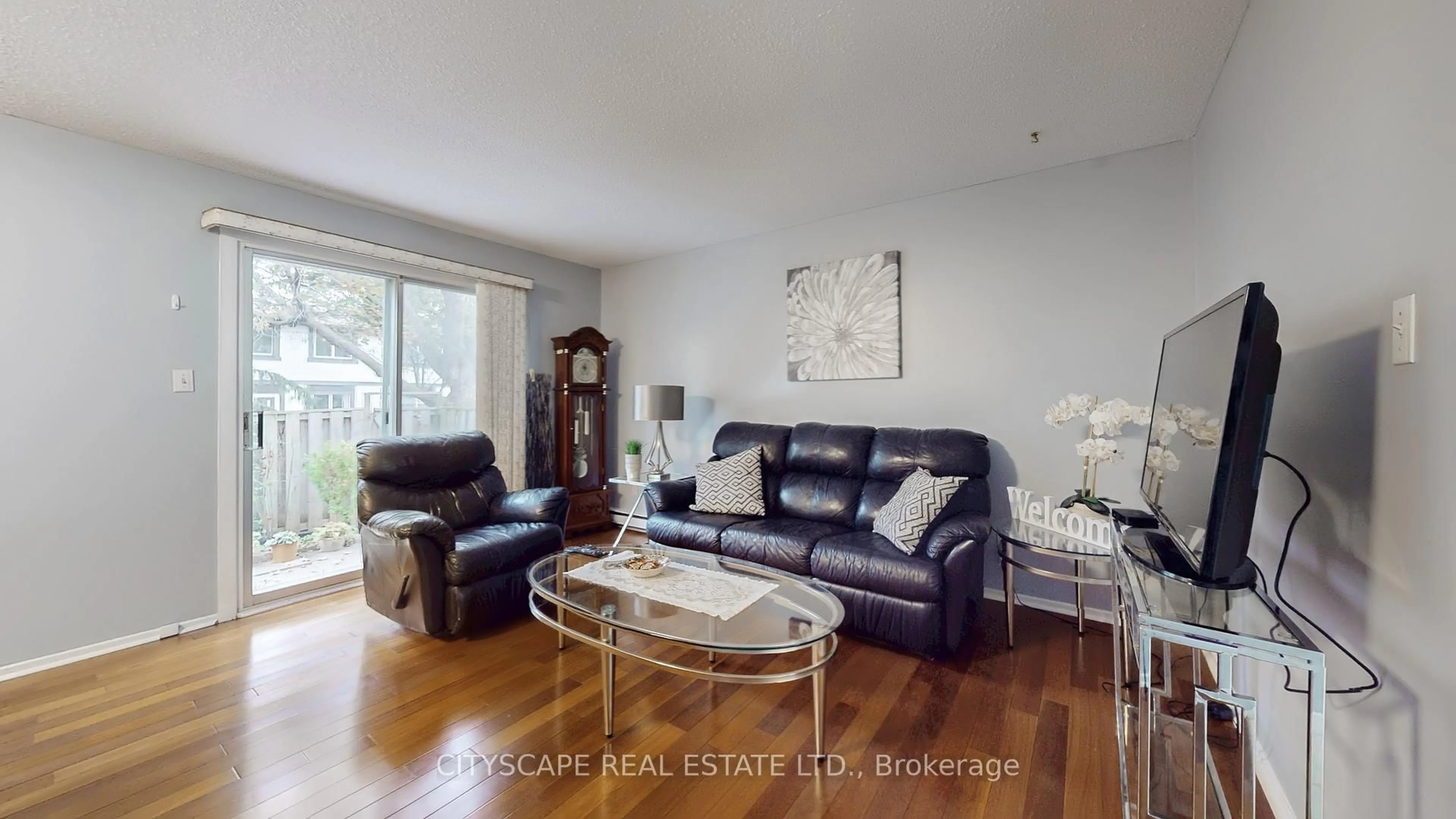 Living room with furniture, wood/laminate floor for 2701 Aquitaine Ave #6, Mississauga Ontario L5N 2H7