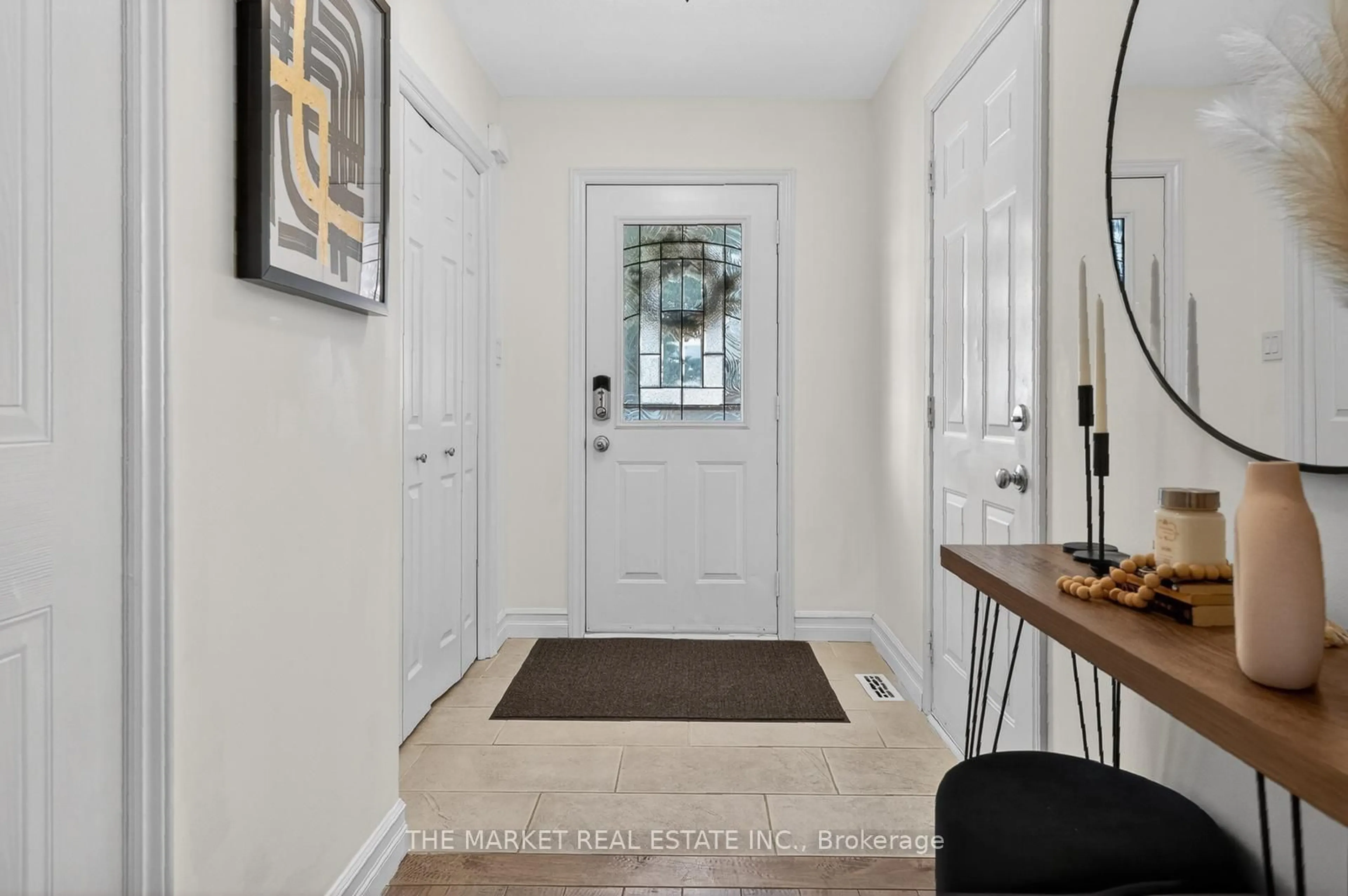 Indoor entryway for 2920 Headon Forest Dr #19, Burlington Ontario L7M 4H1