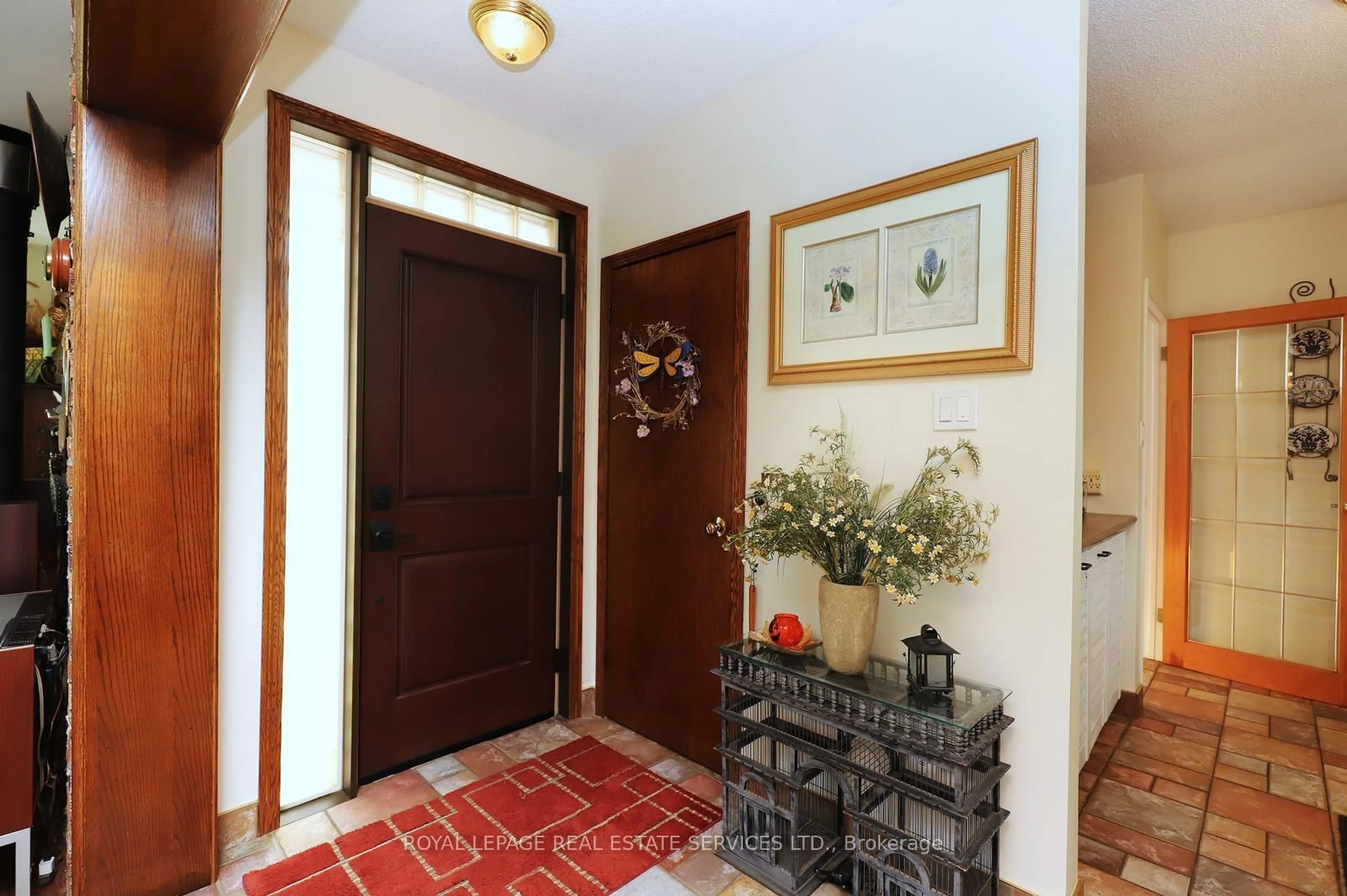 Indoor entryway for 167 Oliver Pl, Oakville Ontario L6H 1K9