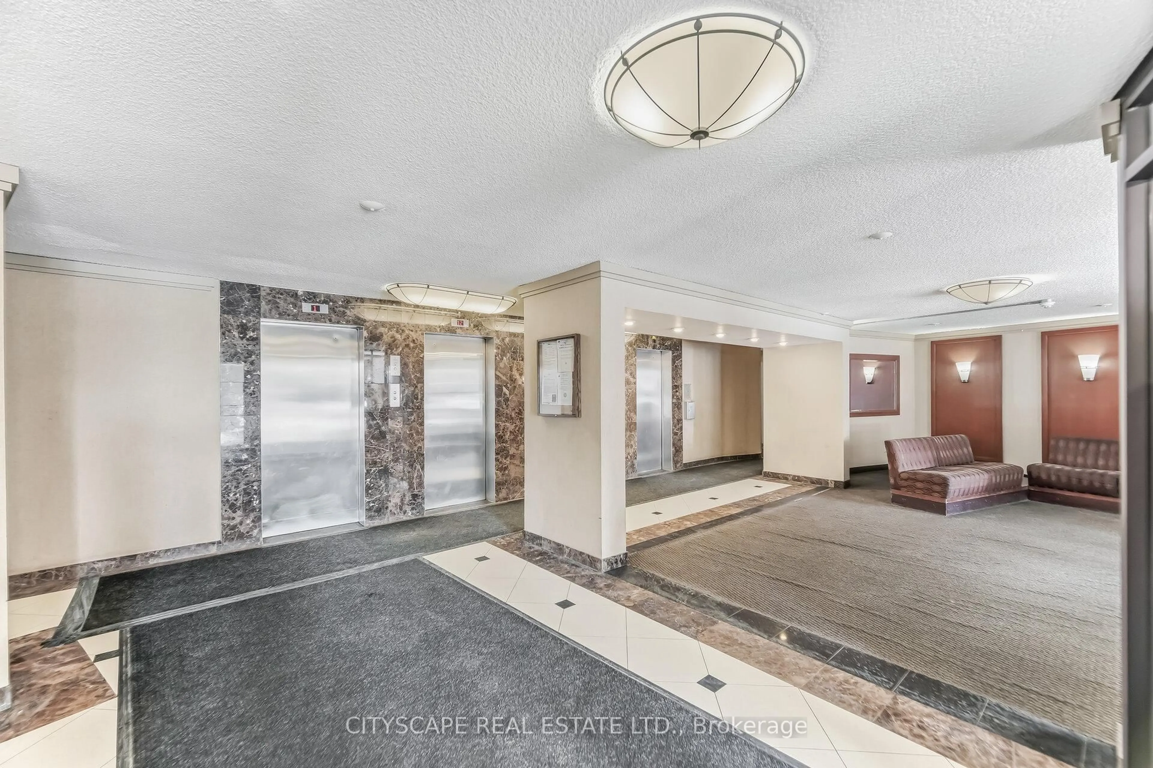 Indoor foyer for 20 Mississauga Valley Blvd #1706, Mississauga Ontario L5A 3S1