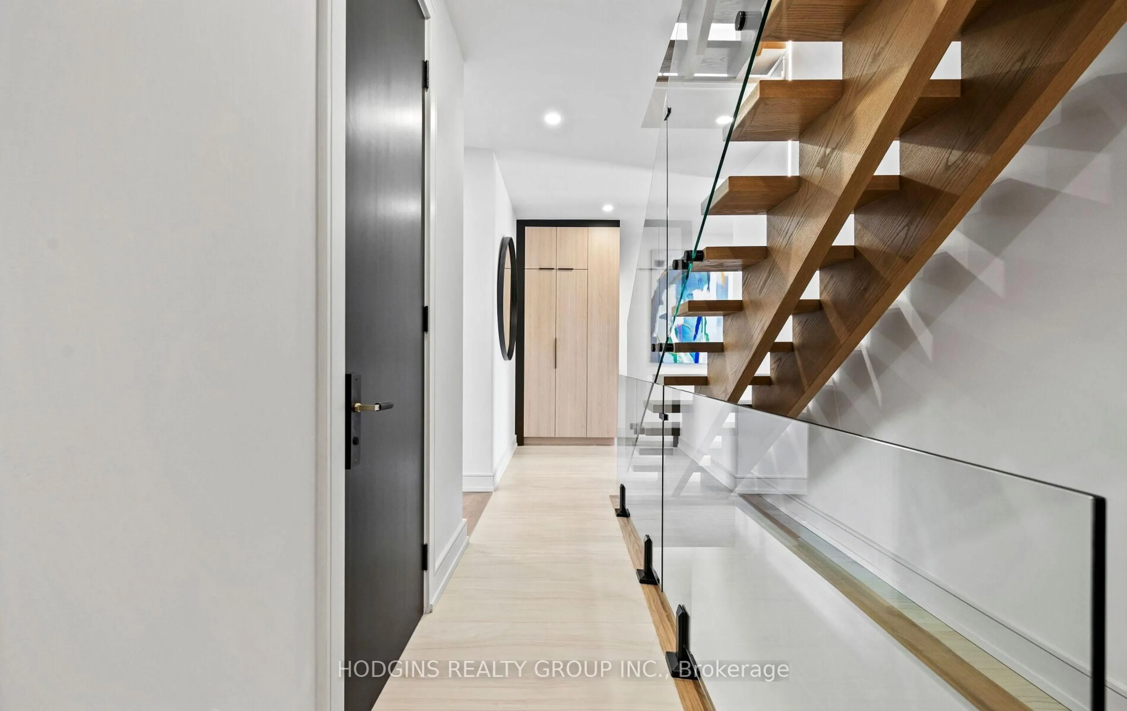 Unknown for 855 Tenth St, Mississauga Ontario L5E 1S7