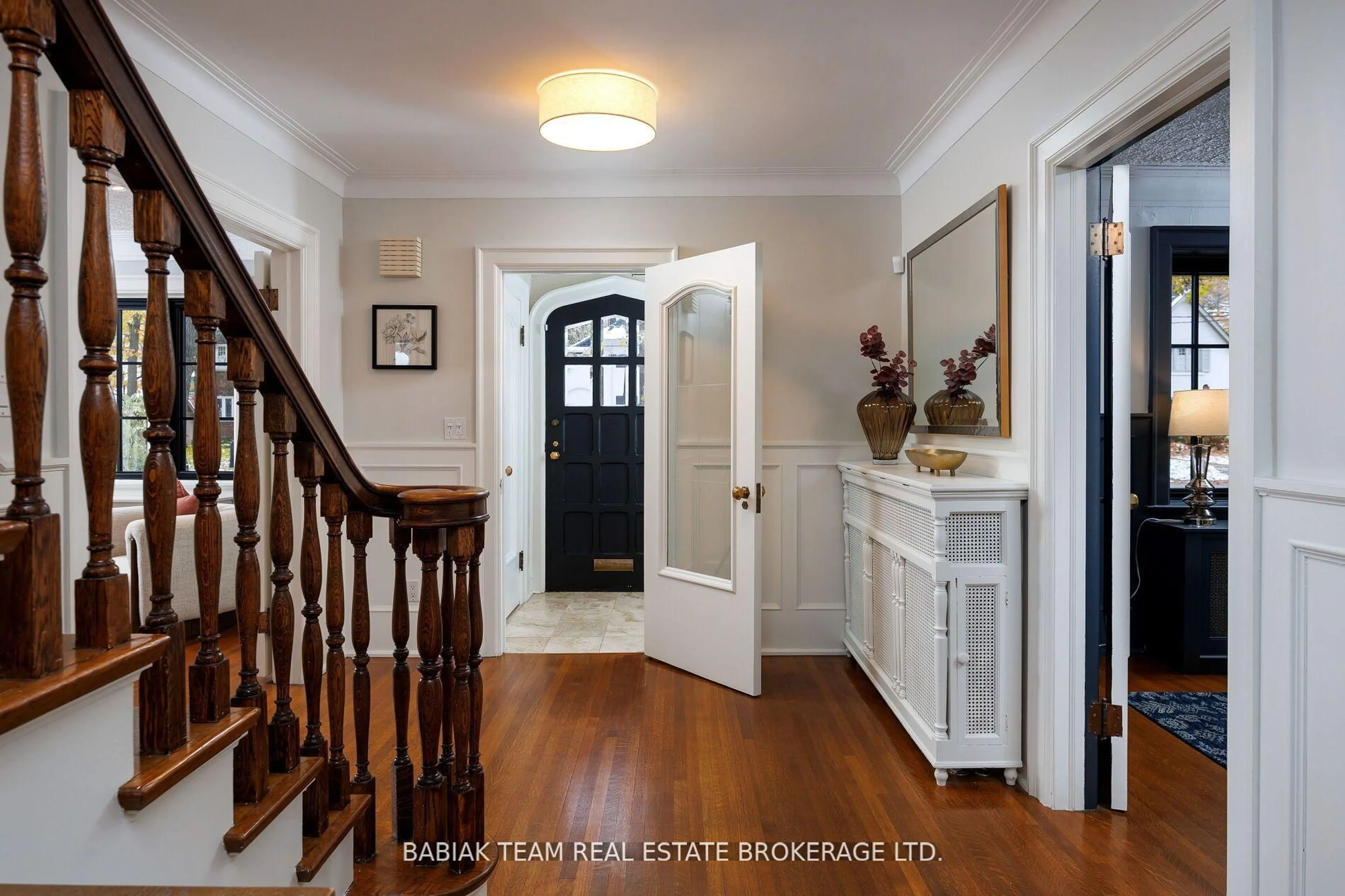 Indoor entryway for 35 Baby Point Cres, Toronto Ontario M6S 2B7