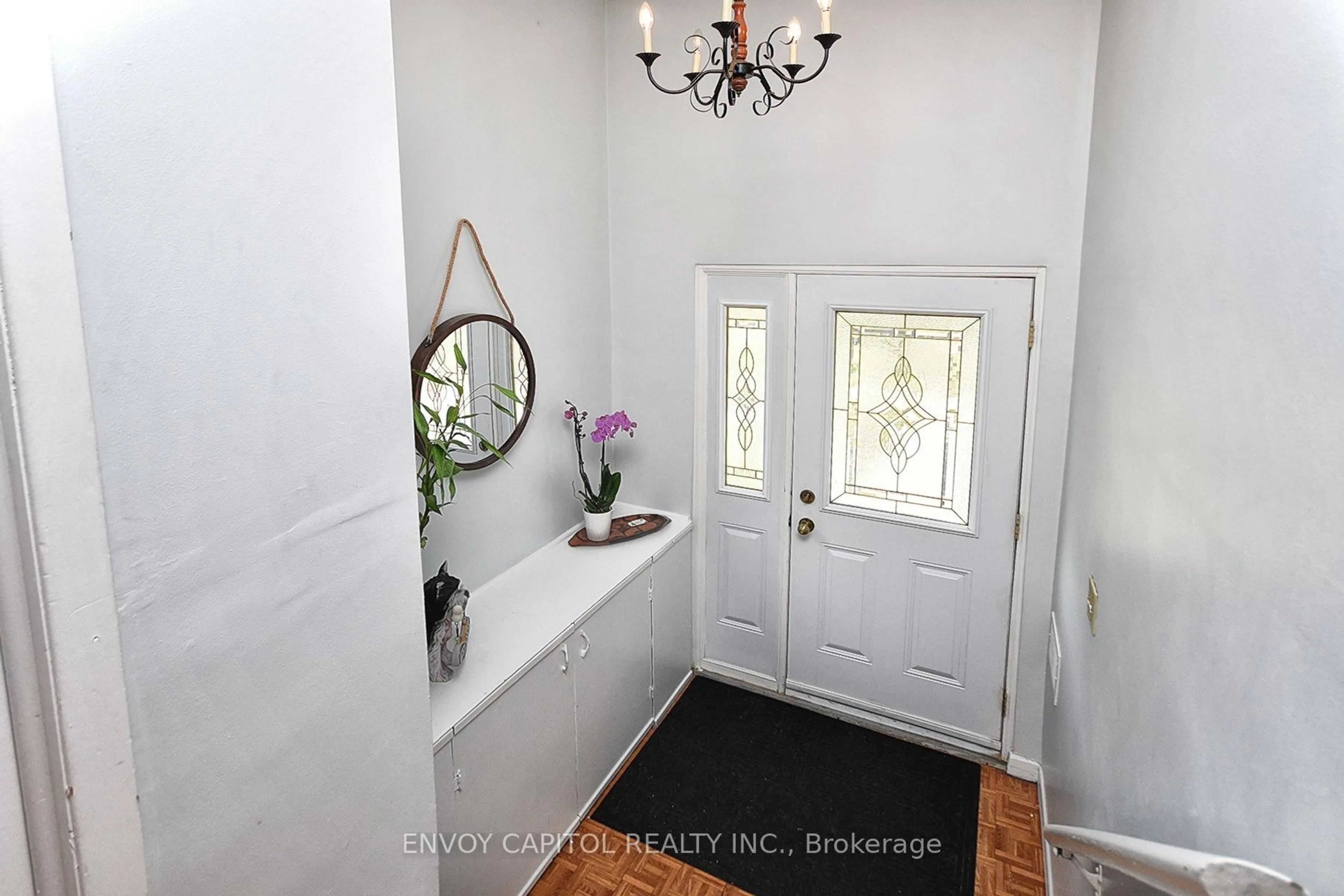 Indoor entryway for 159 Shoreham Dr, Toronto Ontario M3N 1T3