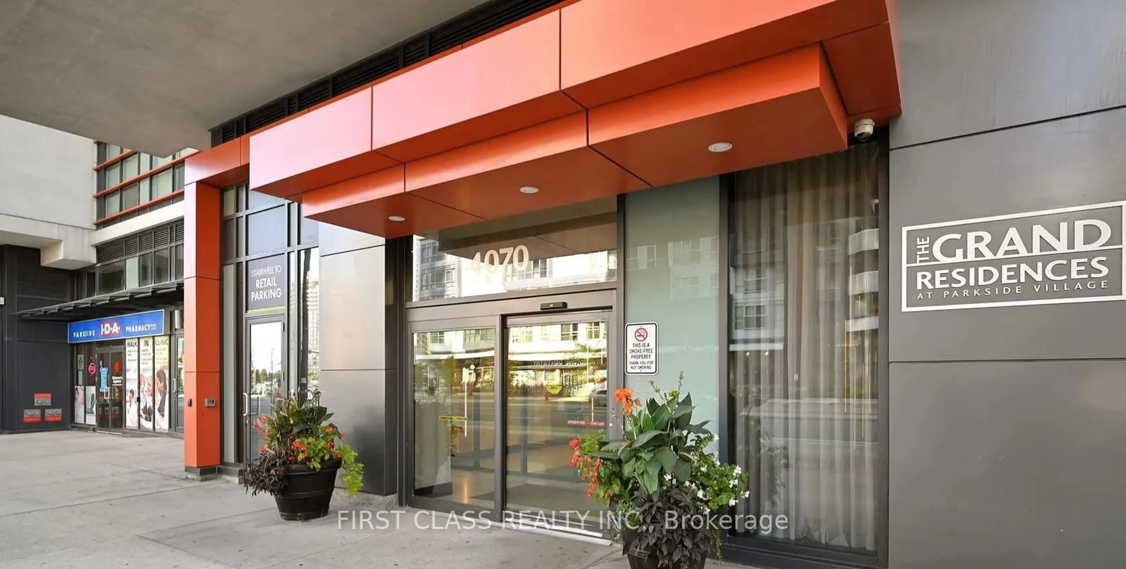 Indoor foyer for 4070 Confederation Pkwy #1204, Mississauga Ontario L5B 0E9