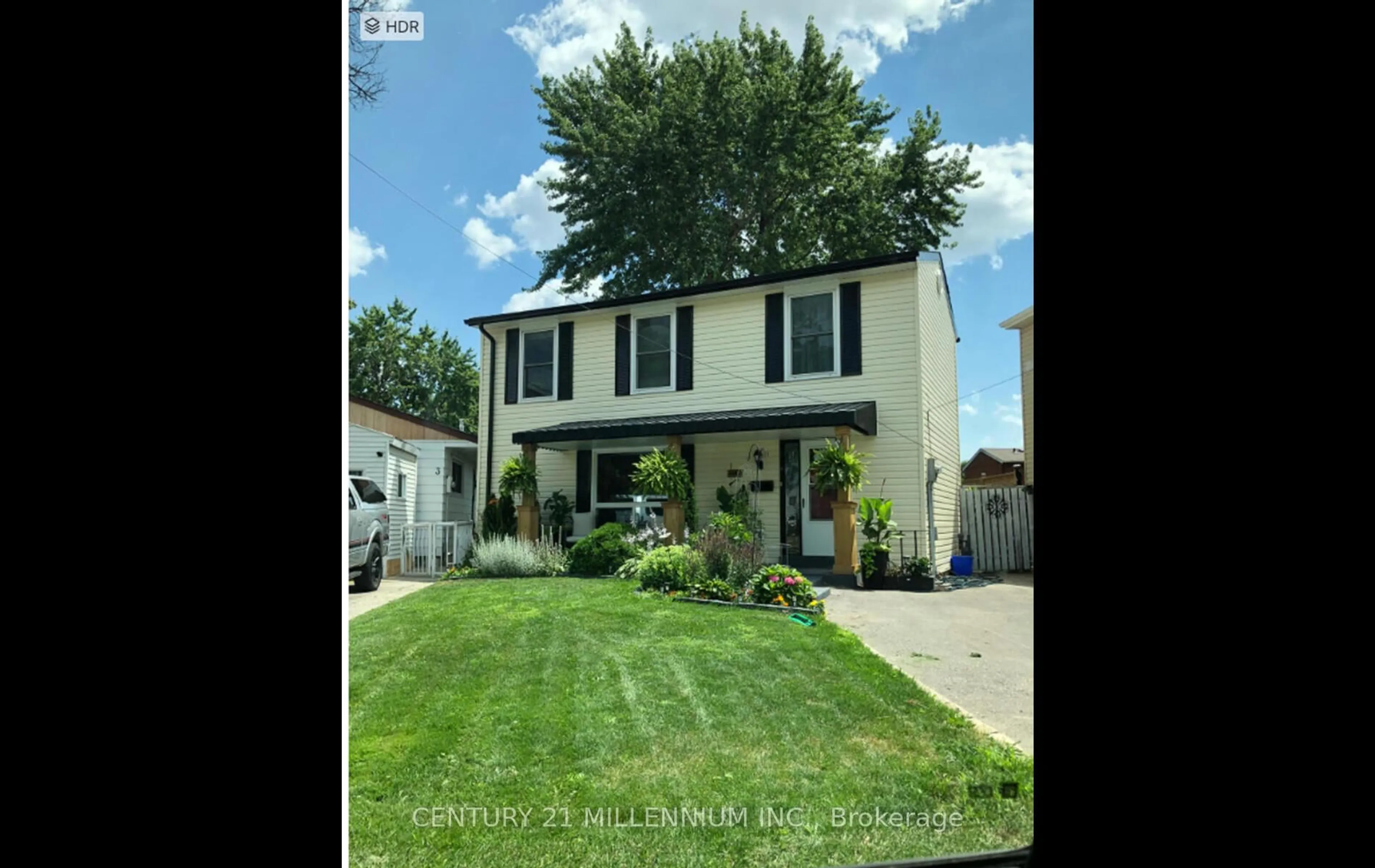 Home with vinyl exterior material, street for 4 Heatherside Crt, Brampton Ontario L6S 1N9