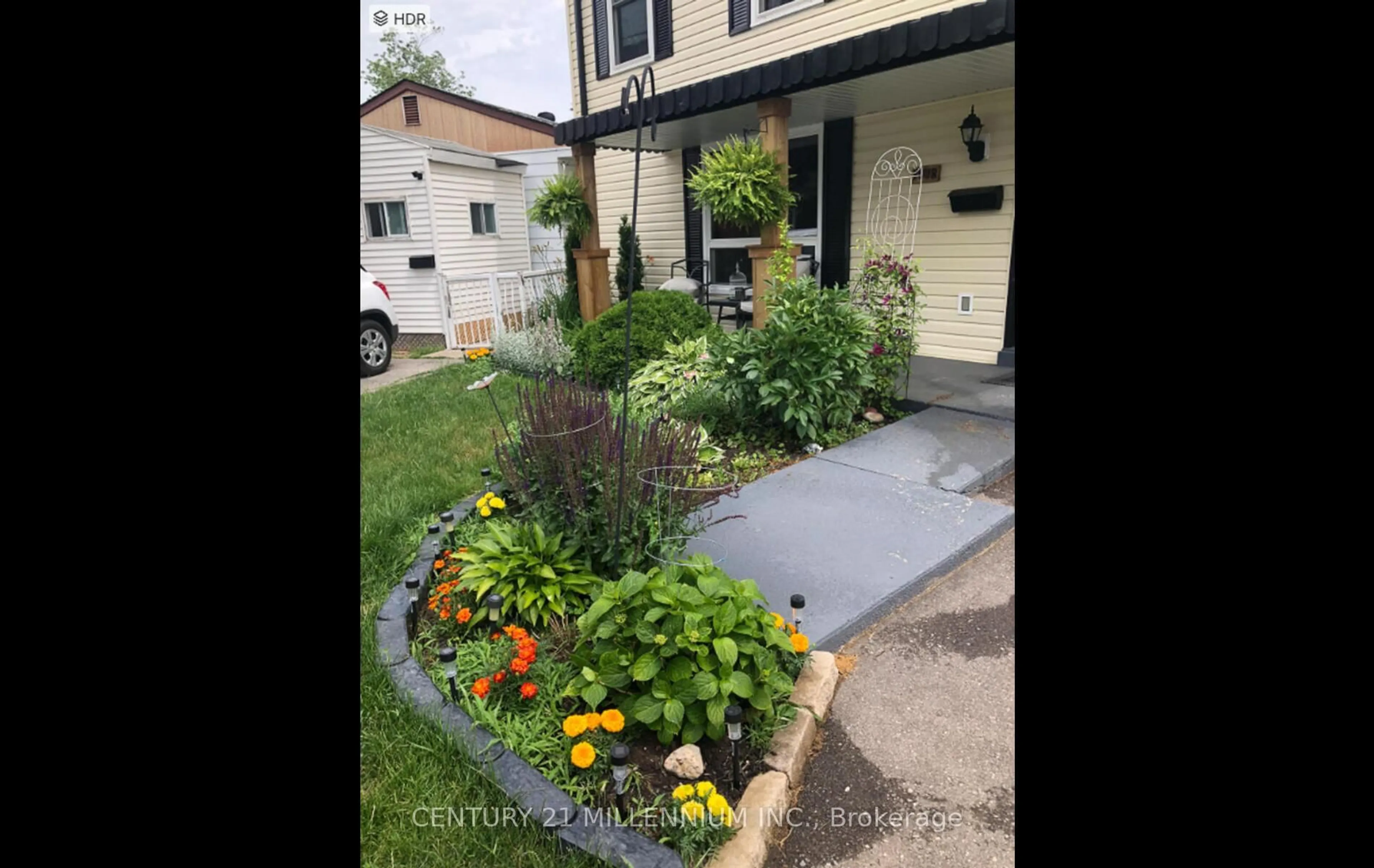 Patio, street for 4 Heatherside Crt, Brampton Ontario L6S 1N9