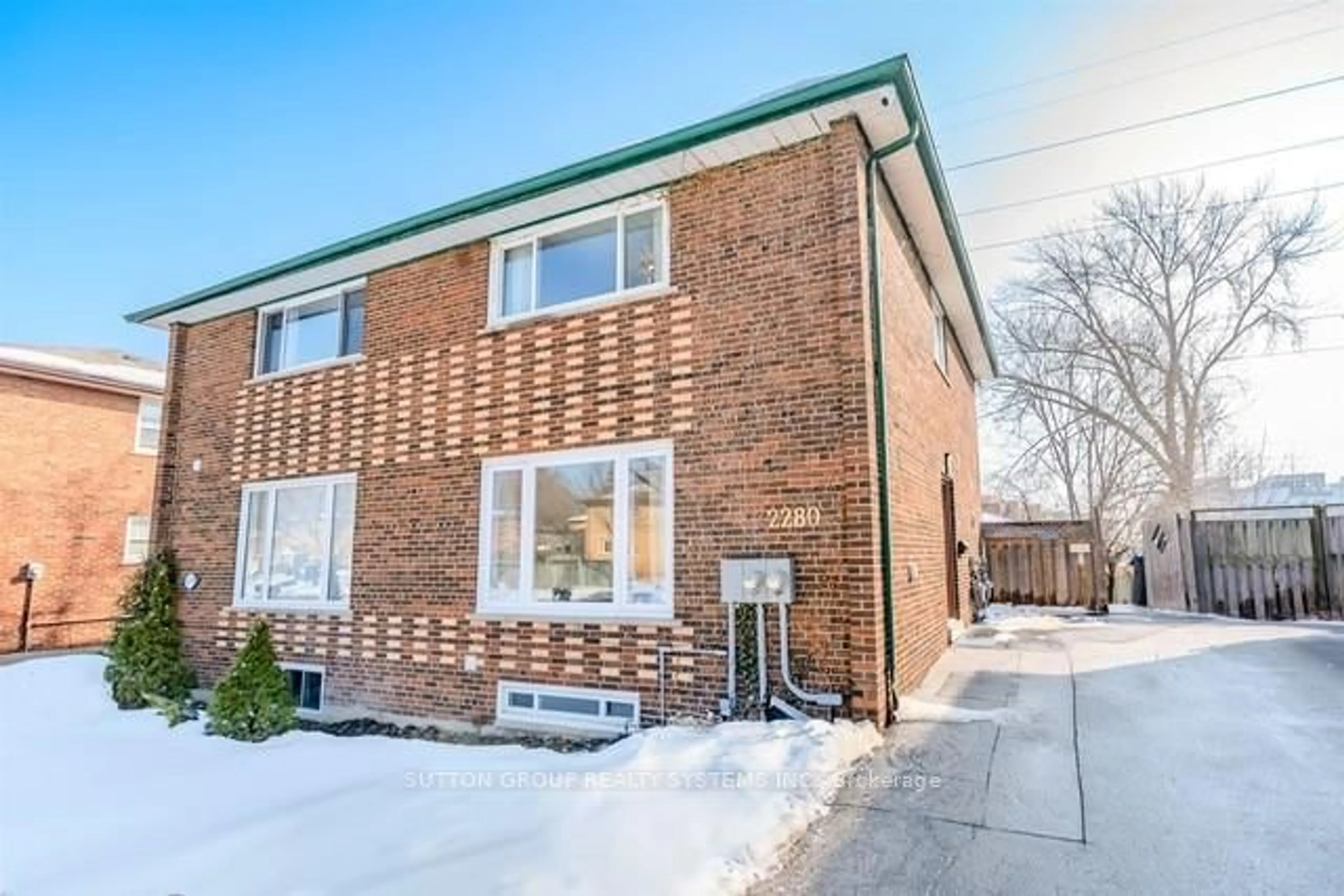 Home with brick exterior material, street for 2280 Wiseman Crt, Mississauga Ontario L5J 1P2
