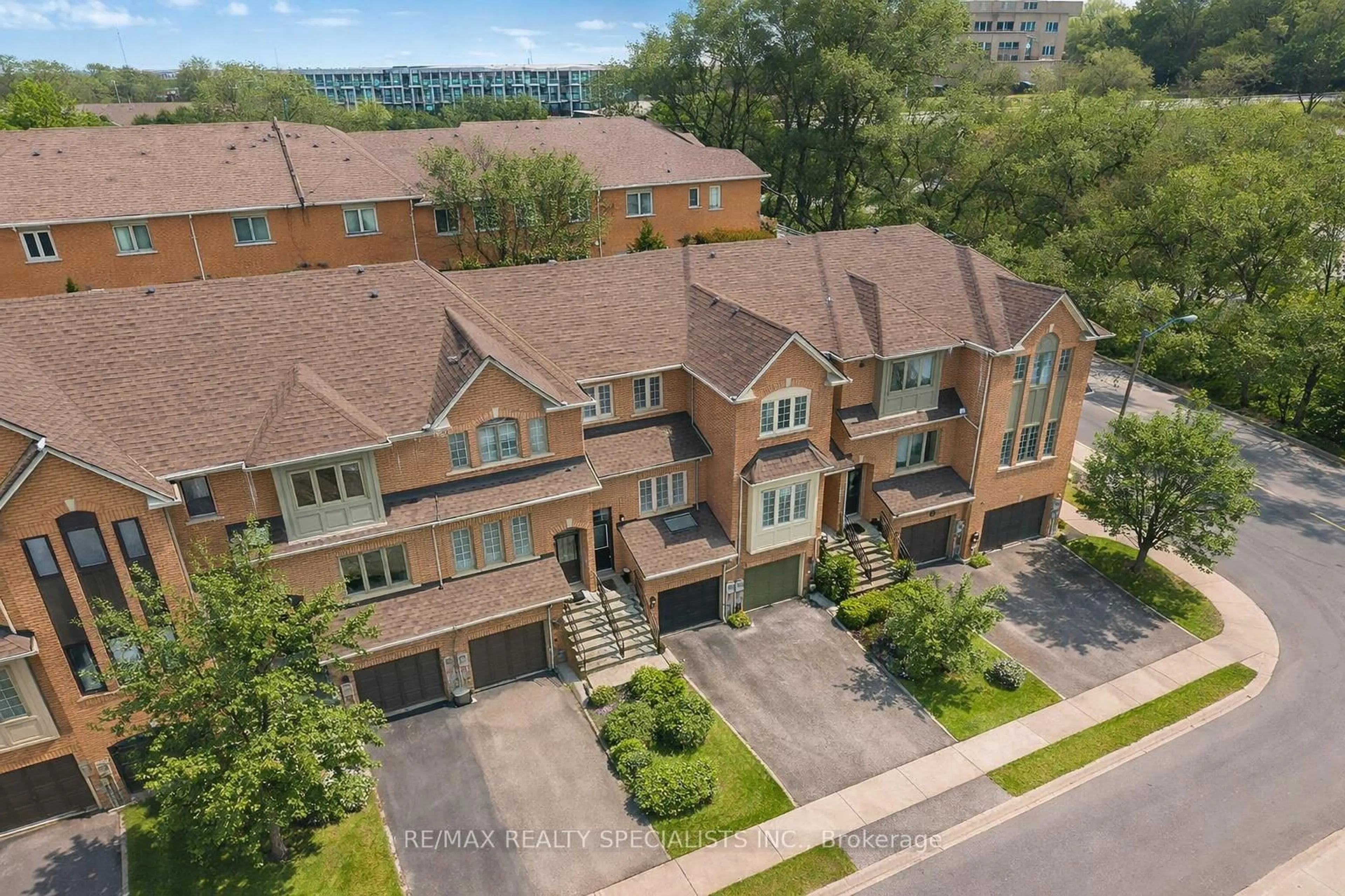 A pic from outside/outdoor area/front of a property/back of a property/a pic from drone, street for 8 Bluewater Crt, Toronto Ontario M8V 4A8