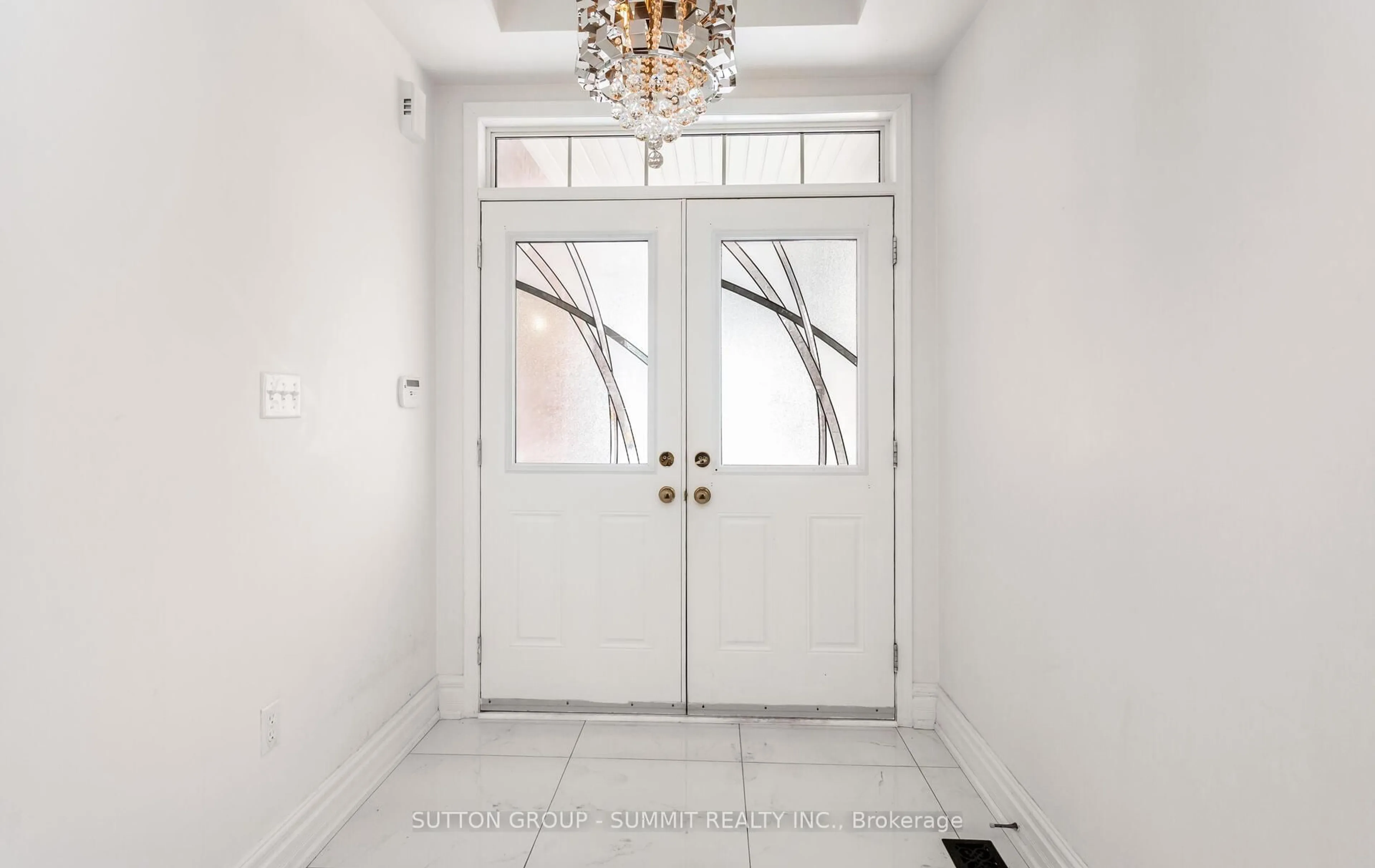 Indoor entryway for 7570 Saint Barbara Blvd, Mississauga Ontario L5W 0B6