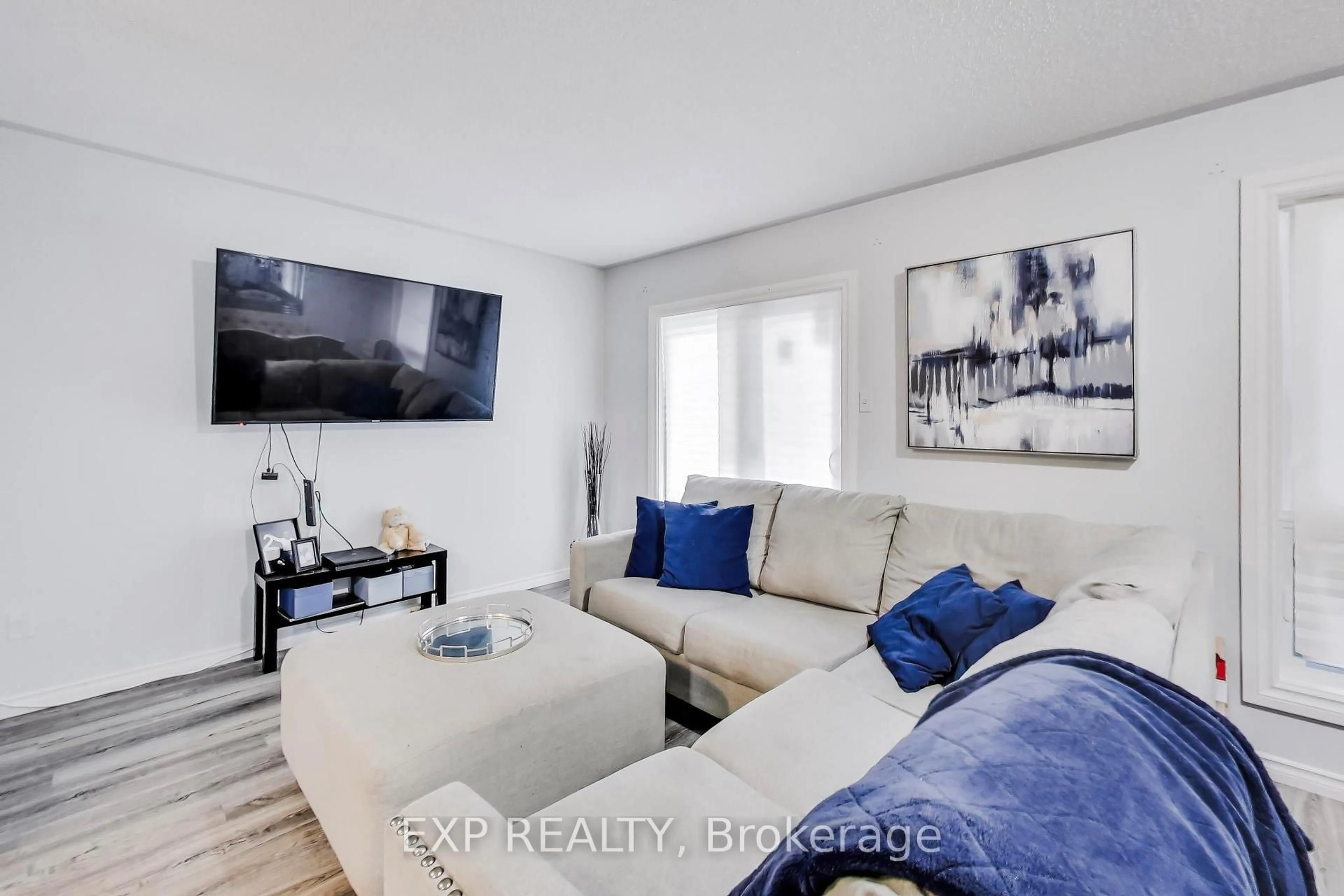 Living room with furniture, unknown for 83 Wickstead Crt, Brampton Ontario L6R 1N8