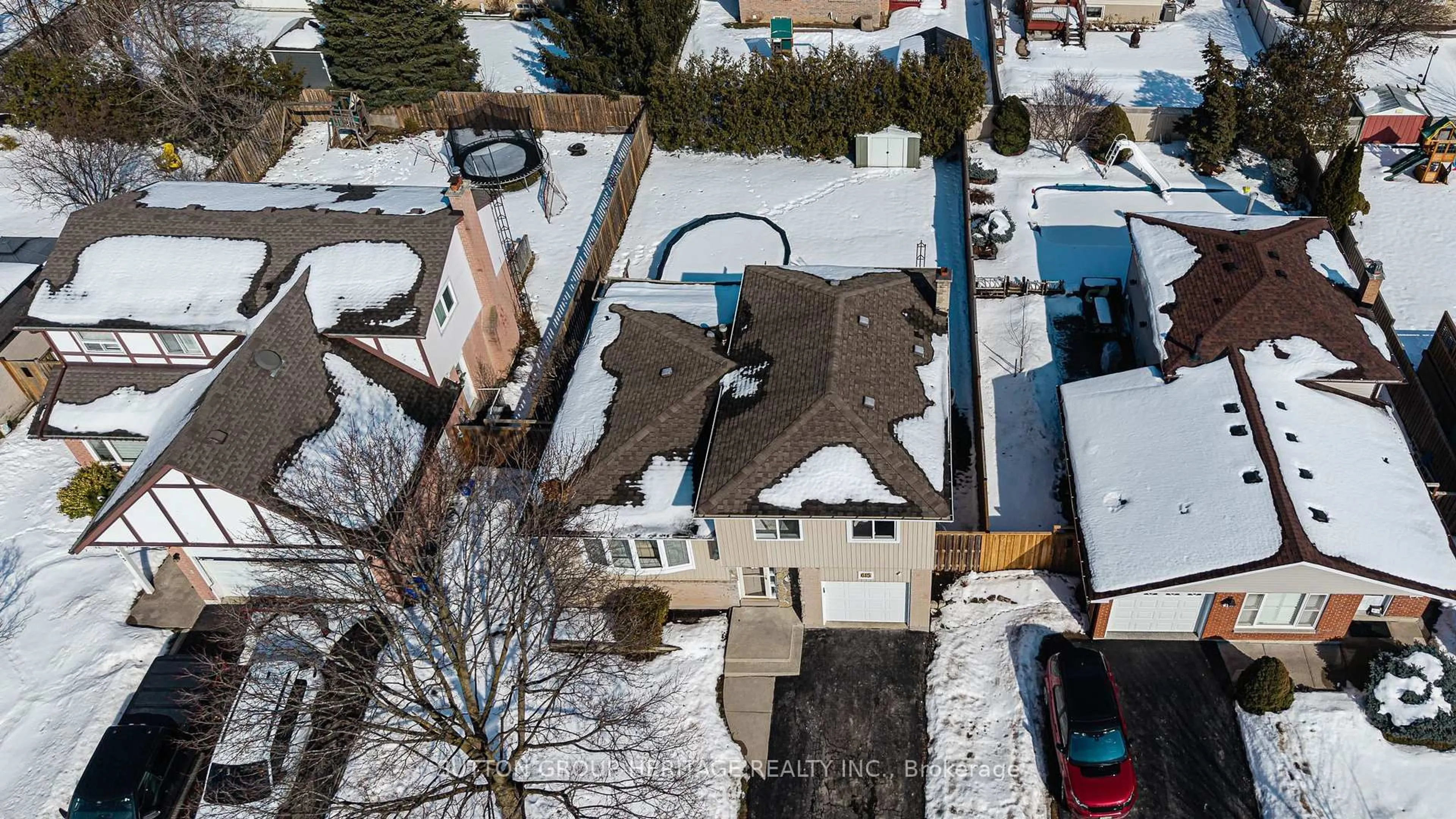 A pic from outside/outdoor area/front of a property/back of a property/a pic from drone, city buildings view from balcony for 615 Churchill Ave, Milton Ontario L9T 3A1
