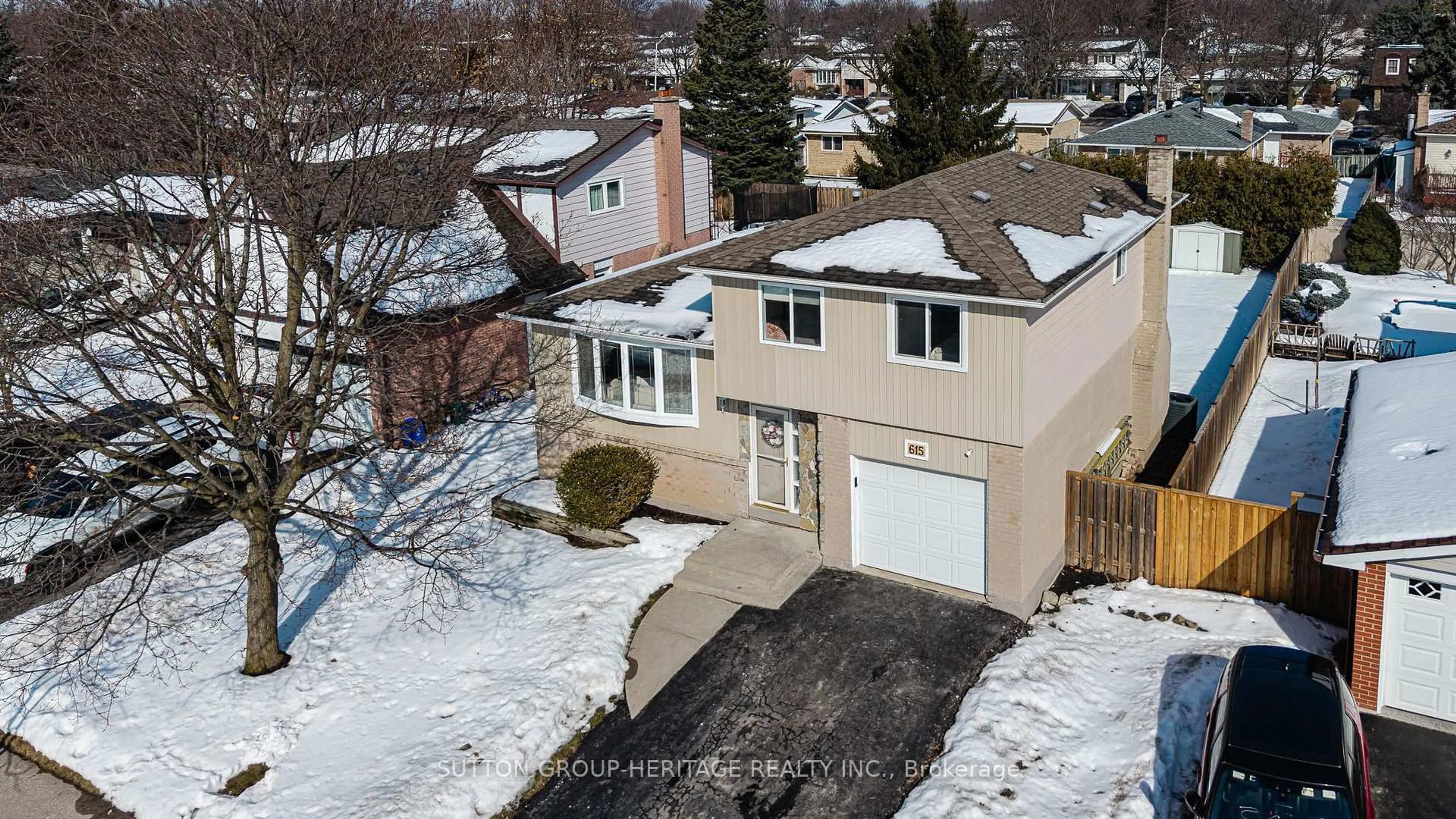 A pic from outside/outdoor area/front of a property/back of a property/a pic from drone, street for 615 Churchill Ave, Milton Ontario L9T 3A1
