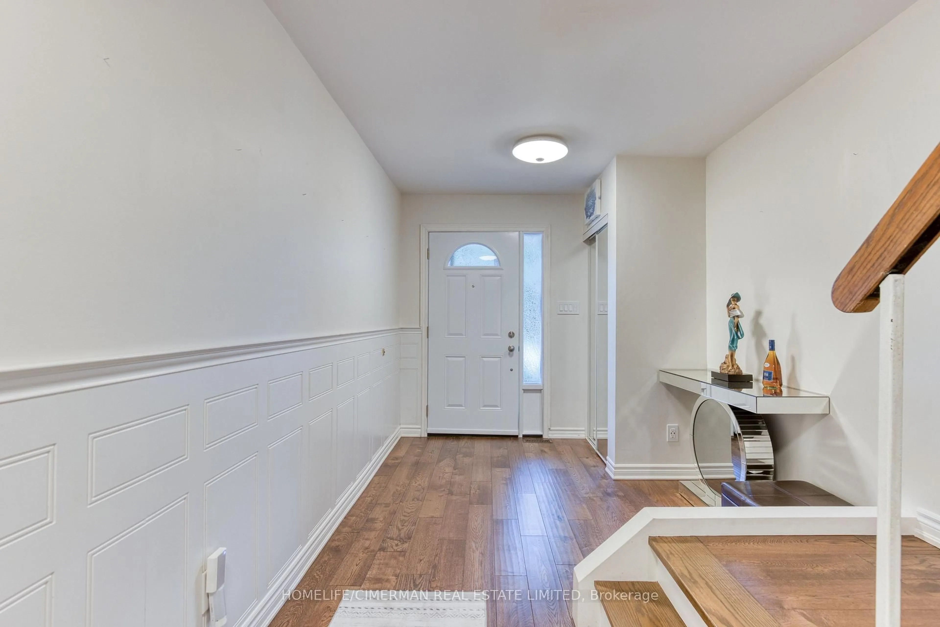 Indoor entryway for 60 Hanson Rd #68, Mississauga Ontario L5B 2P6