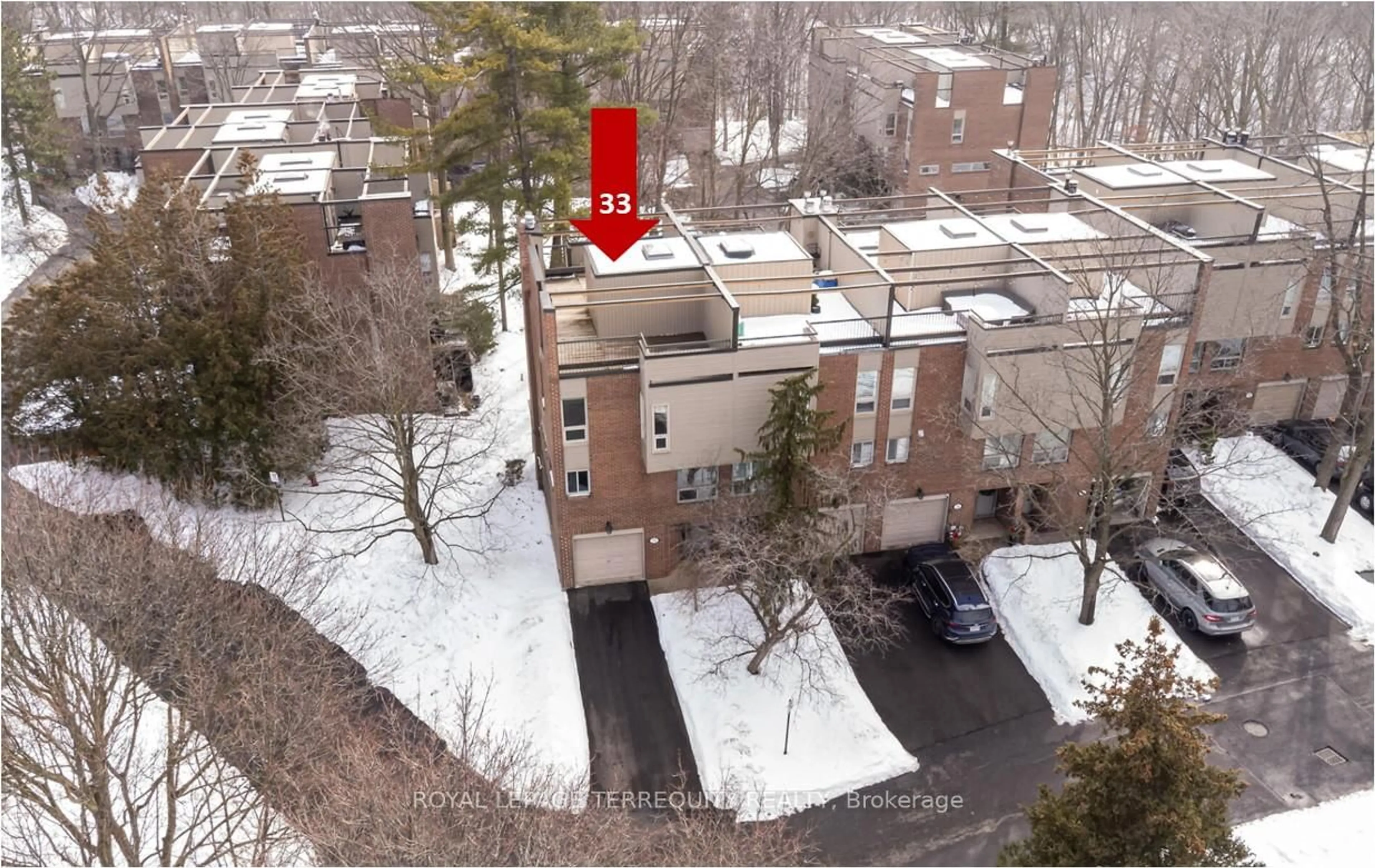 A pic from outside/outdoor area/front of a property/back of a property/a pic from drone, city buildings view from balcony for 1250 Marlborough Crt #33, Oakville Ontario L6H 2W7