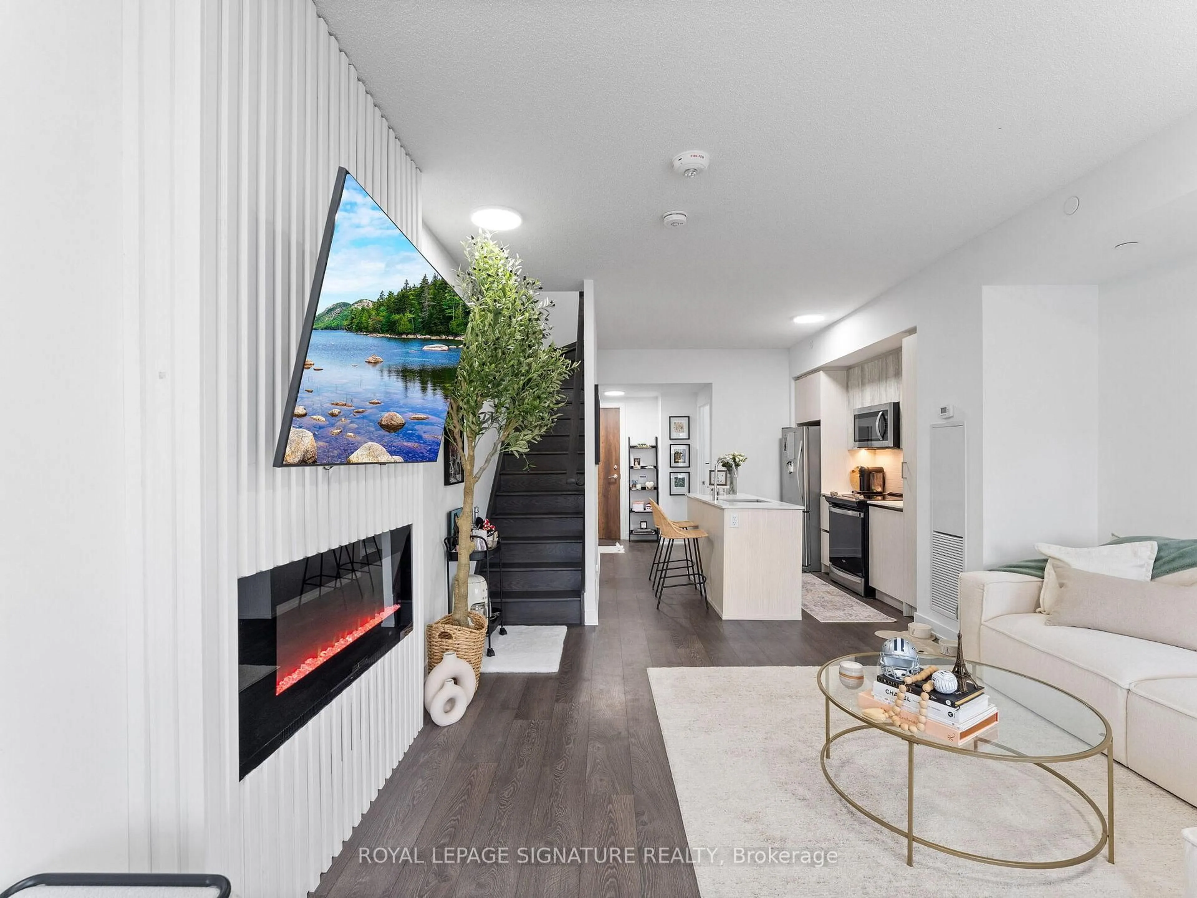 Unknown for 251 Manitoba St #132, Toronto Ontario M8Y 0C7