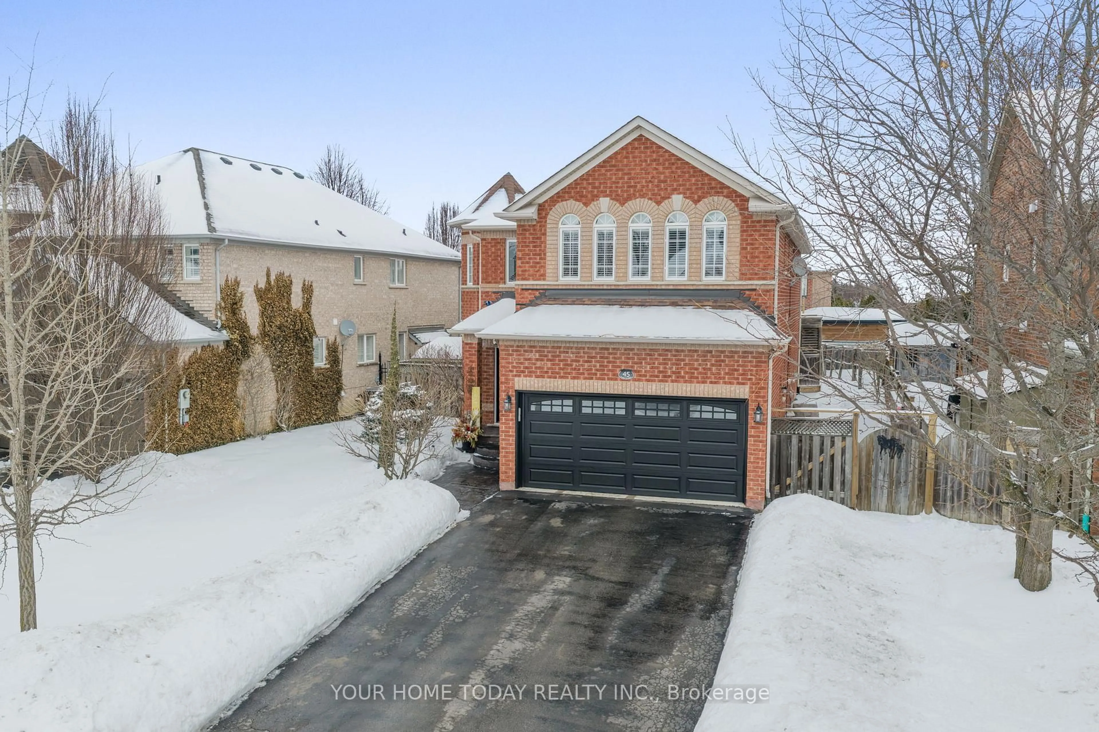A pic from outside/outdoor area/front of a property/back of a property/a pic from drone, street for 45 Forsyth Cres, Halton Hills Ontario L7G 6G3