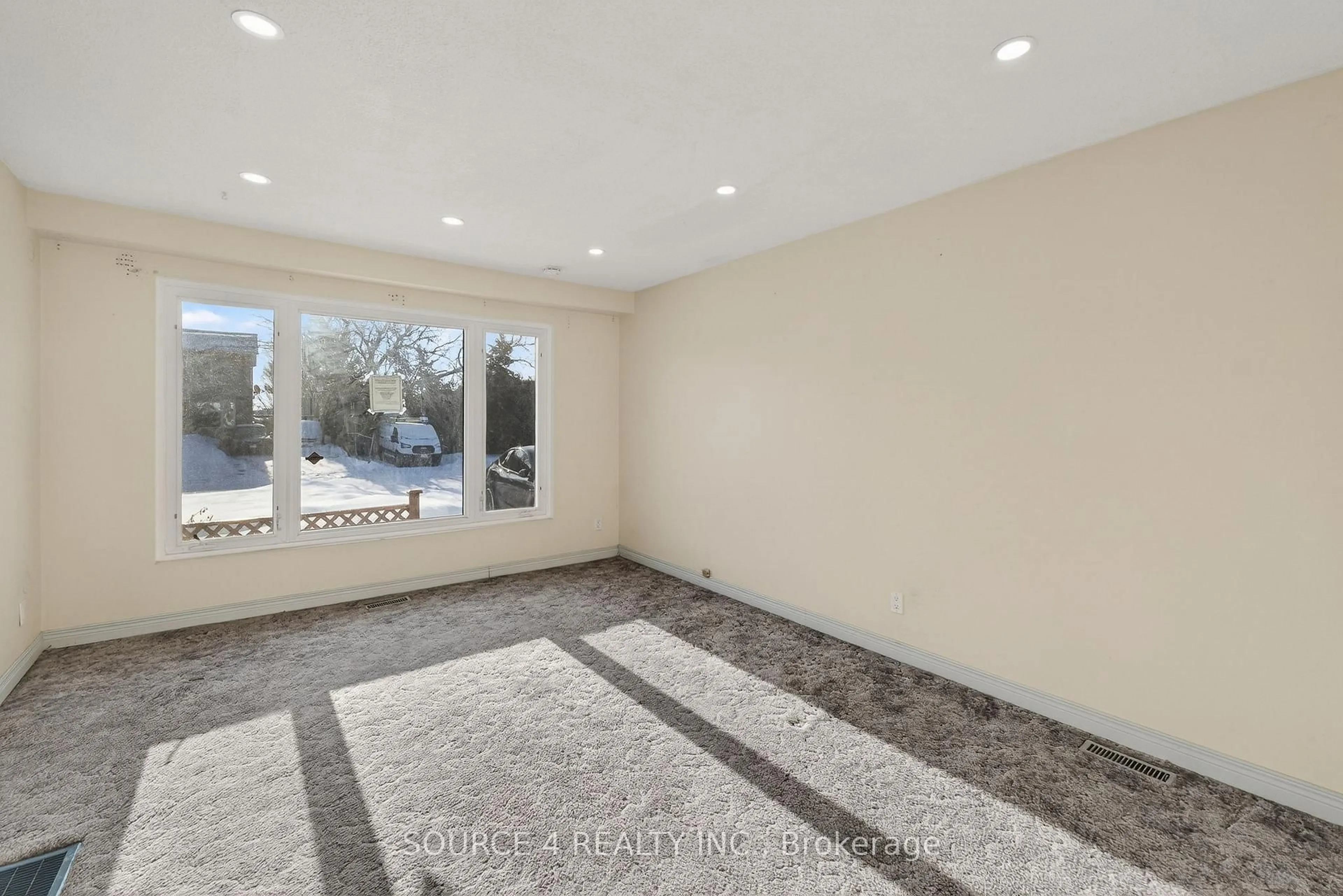 Unknown for 70 Griselda Cres, Brampton Ontario L6S 1M3