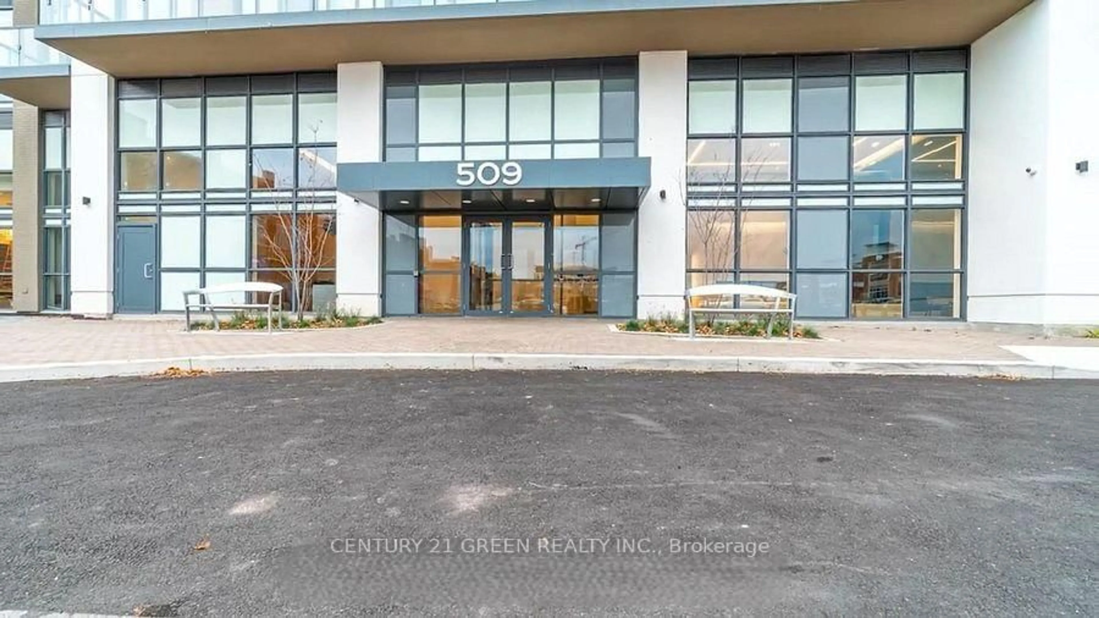 Indoor foyer for 509 Dundas St #506, Oakville Ontario L6M 5P4