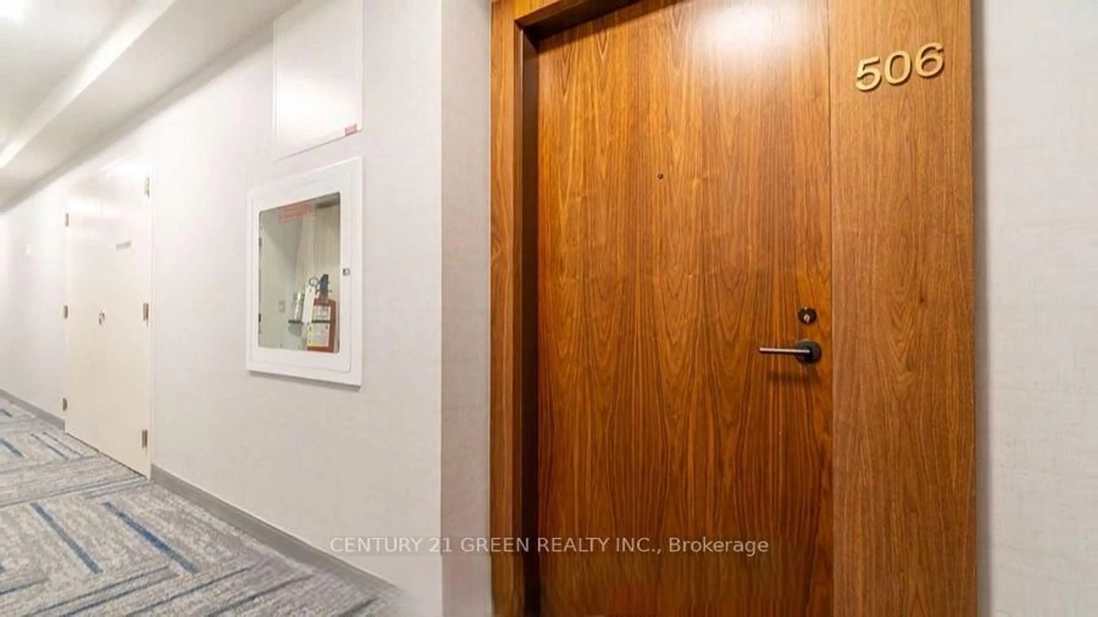 Indoor entryway for 509 Dundas St #506, Oakville Ontario L6M 5P4