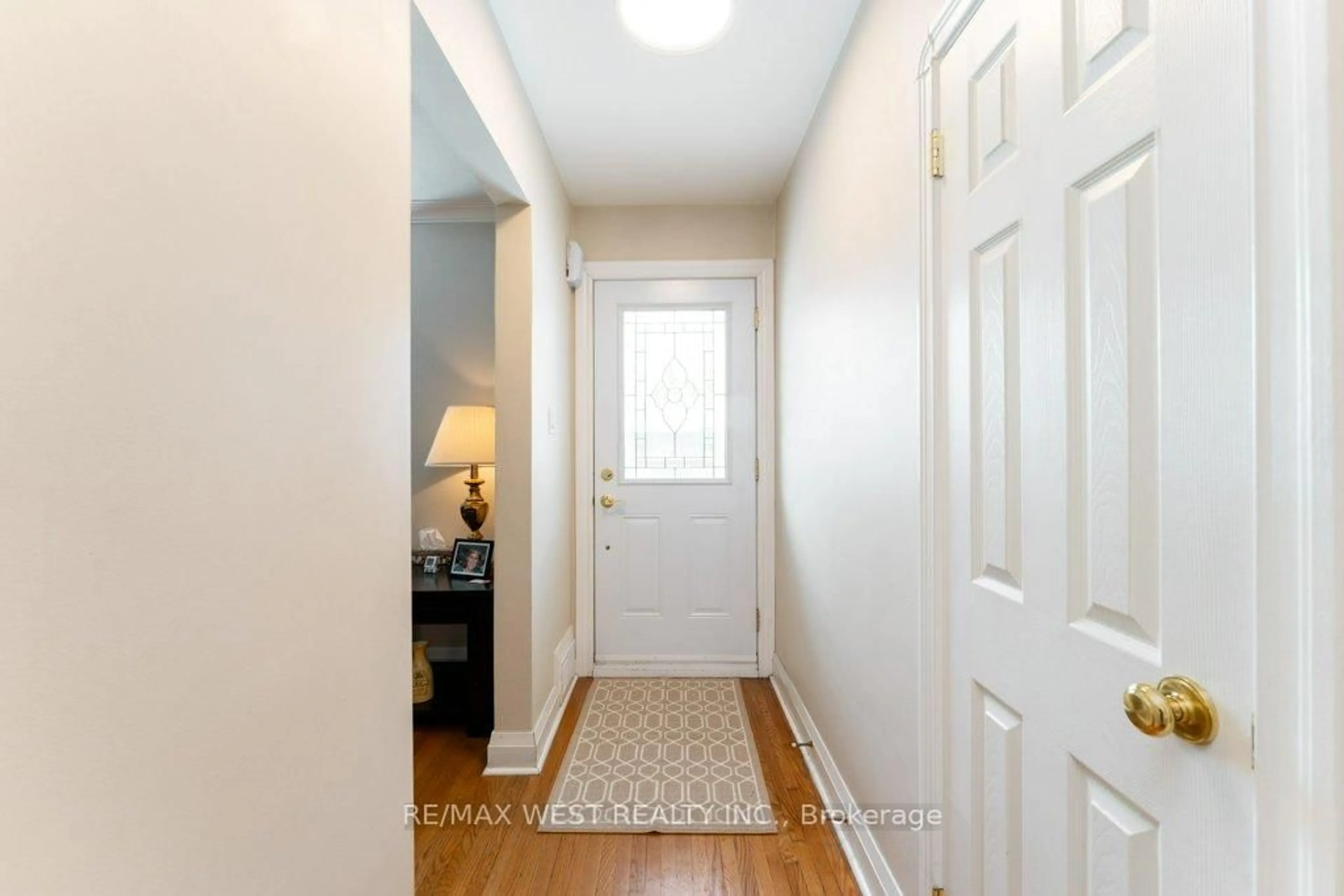 Indoor entryway for 5 Glenn Murray Dr, Toronto Ontario M8Y 3H2