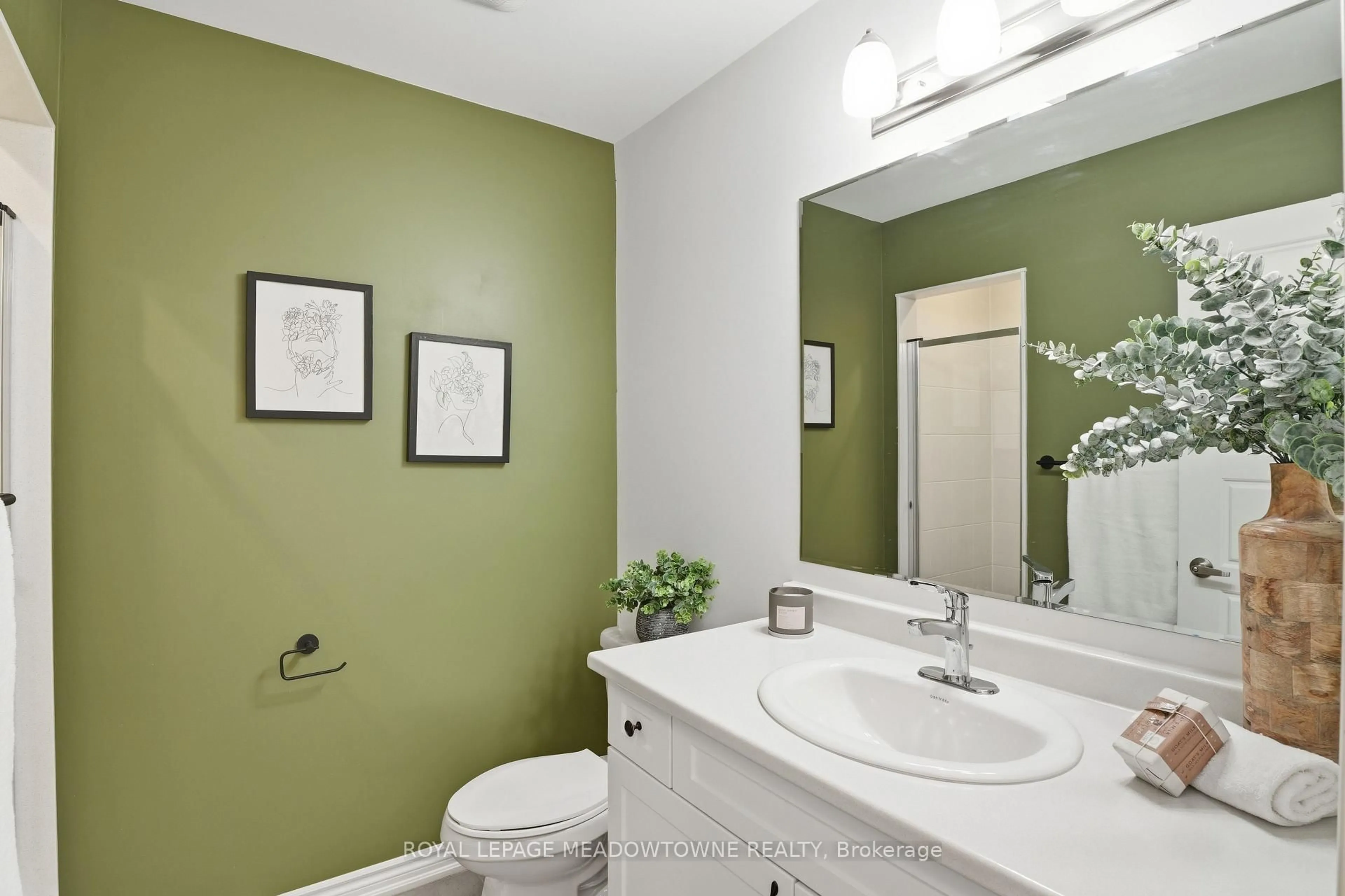 Standard bathroom, ceramic/tile floor for 1272 Wintergreen Pl, Milton Ontario L9E 1S4