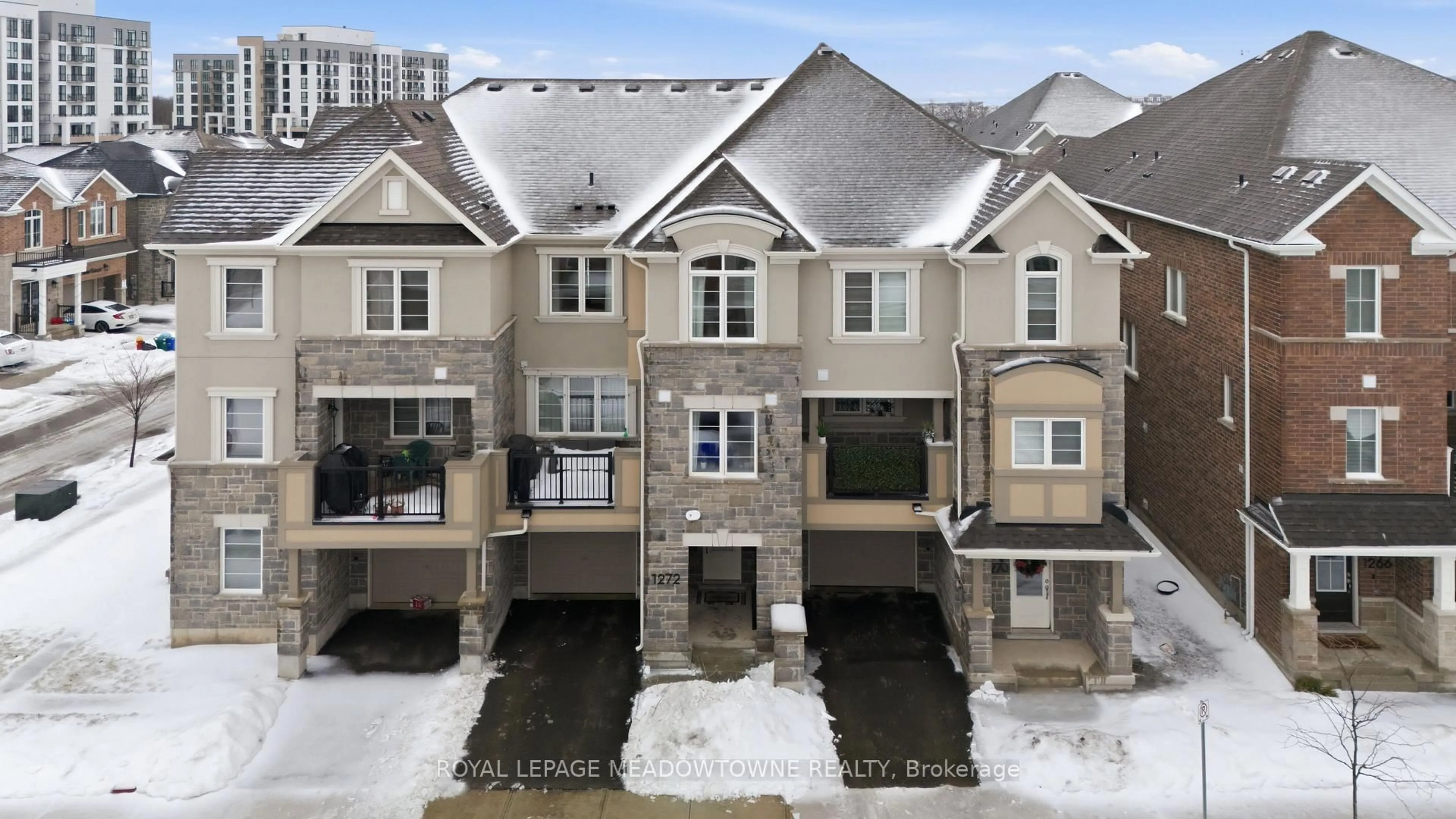 A pic from outside/outdoor area/front of a property/back of a property/a pic from drone, street for 1272 Wintergreen Pl, Milton Ontario L9E 1S4