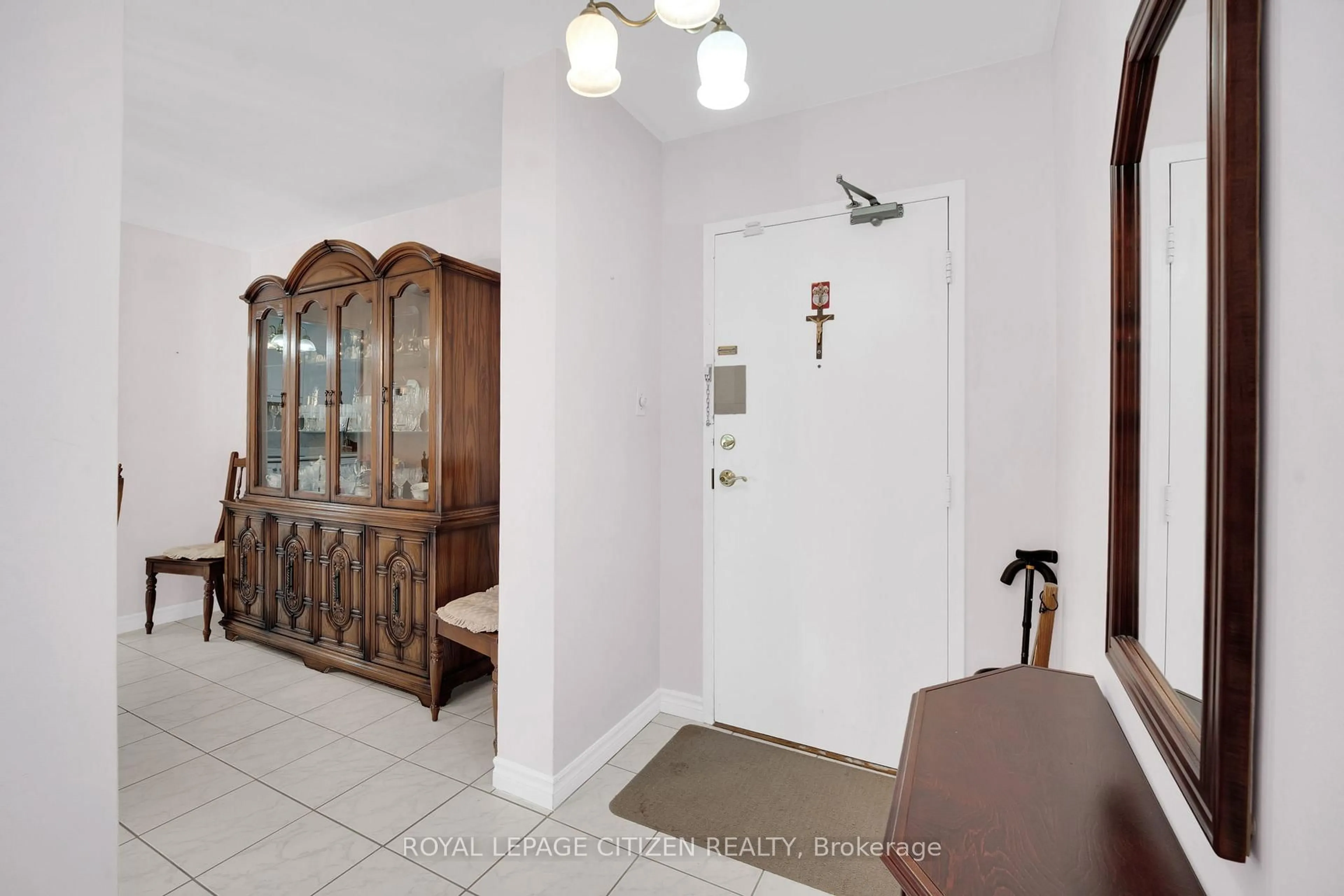 Indoor foyer for 19 Four Winds Dr #308, Toronto Ontario M3J 2S9