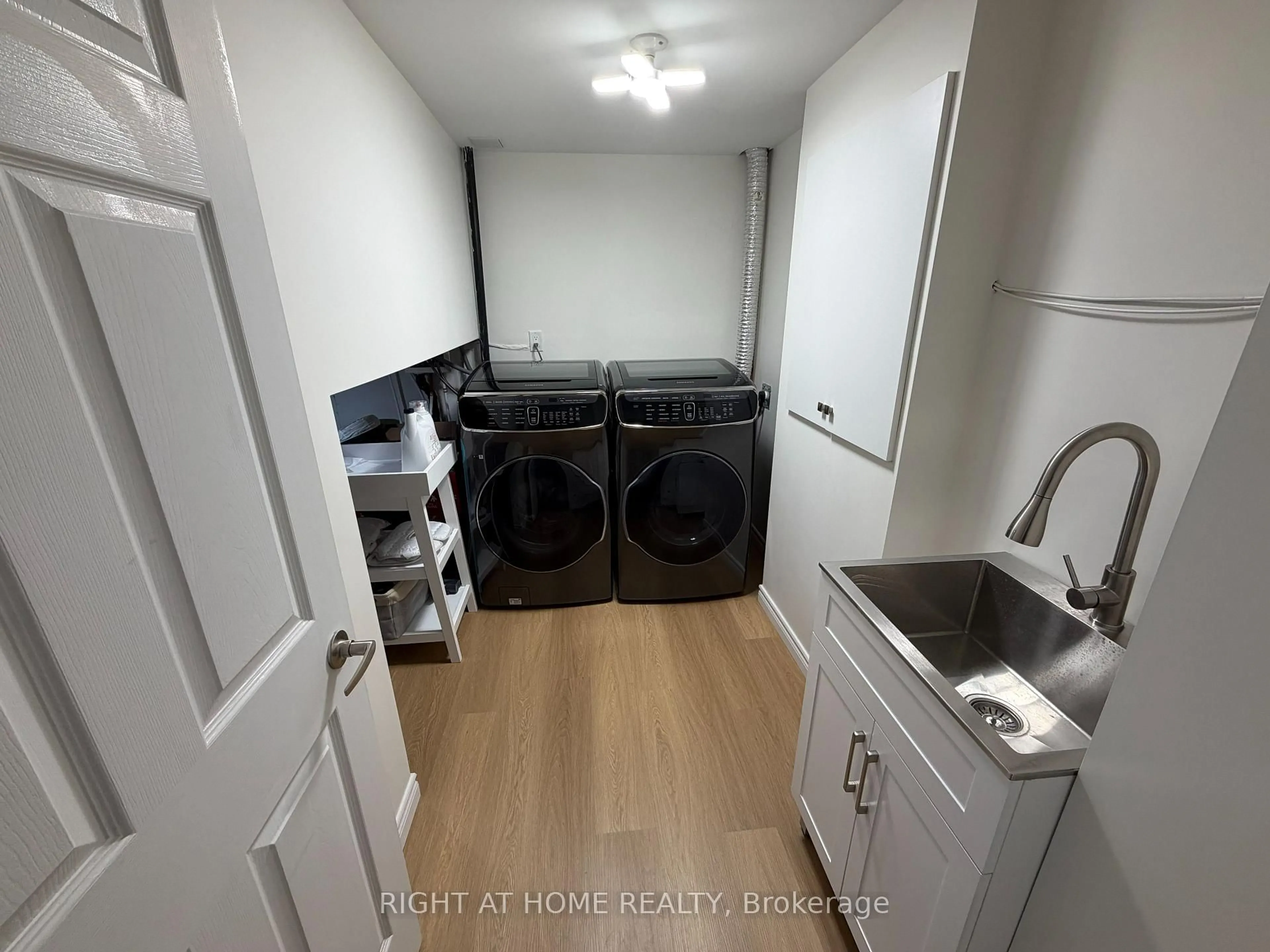 Laundry room for 629 Scott Blvd, Milton Ontario L9T 0P4