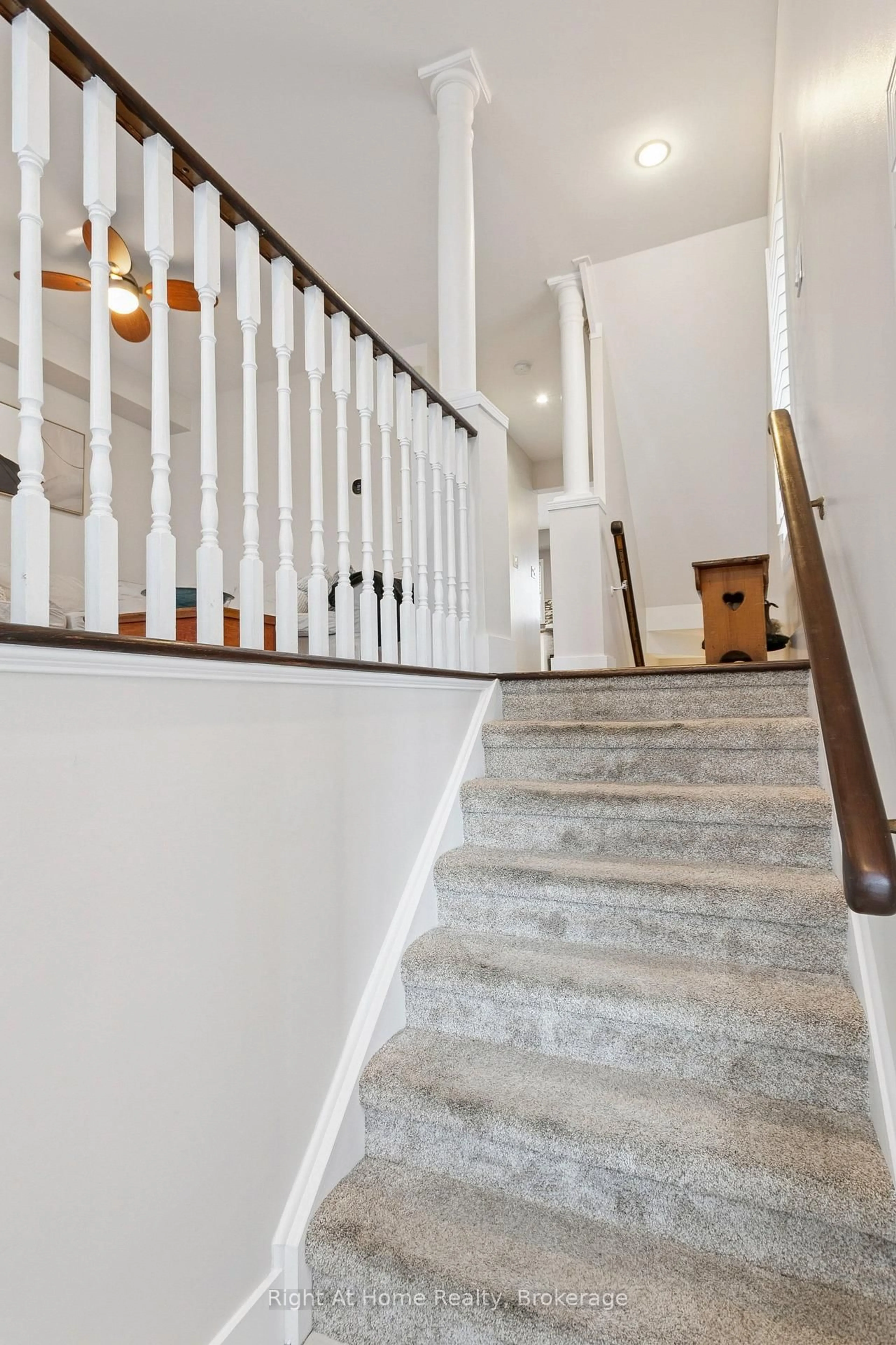 Stairs for 389 Fairgate Way, Oakville Ontario L6H 6Y1
