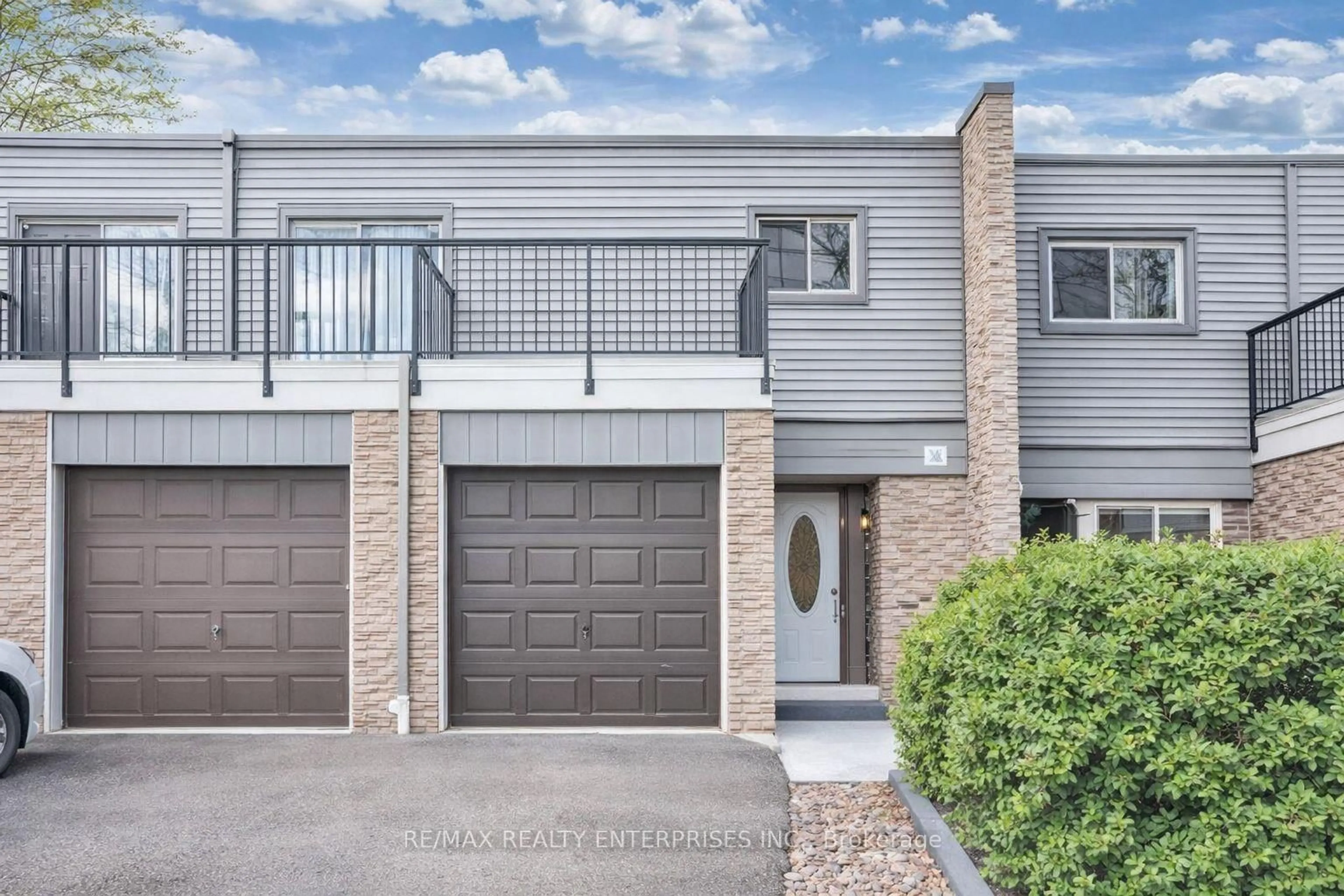 Home with brick exterior material, street for 2315 Bromsgrove Rd #45, Mississauga Ontario L5J 4A6