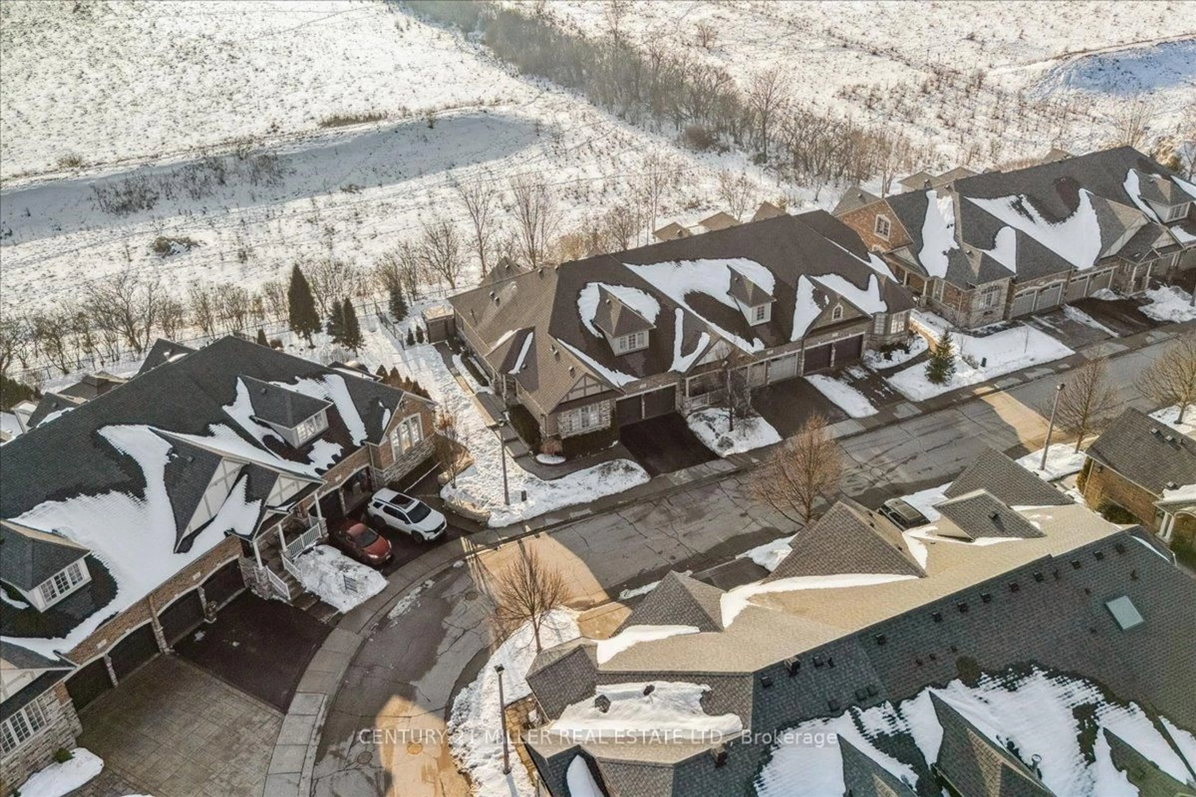 A pic from outside/outdoor area/front of a property/back of a property/a pic from drone, street for 3353 Liptay Ave #14, Oakville Ontario L6M 0M6