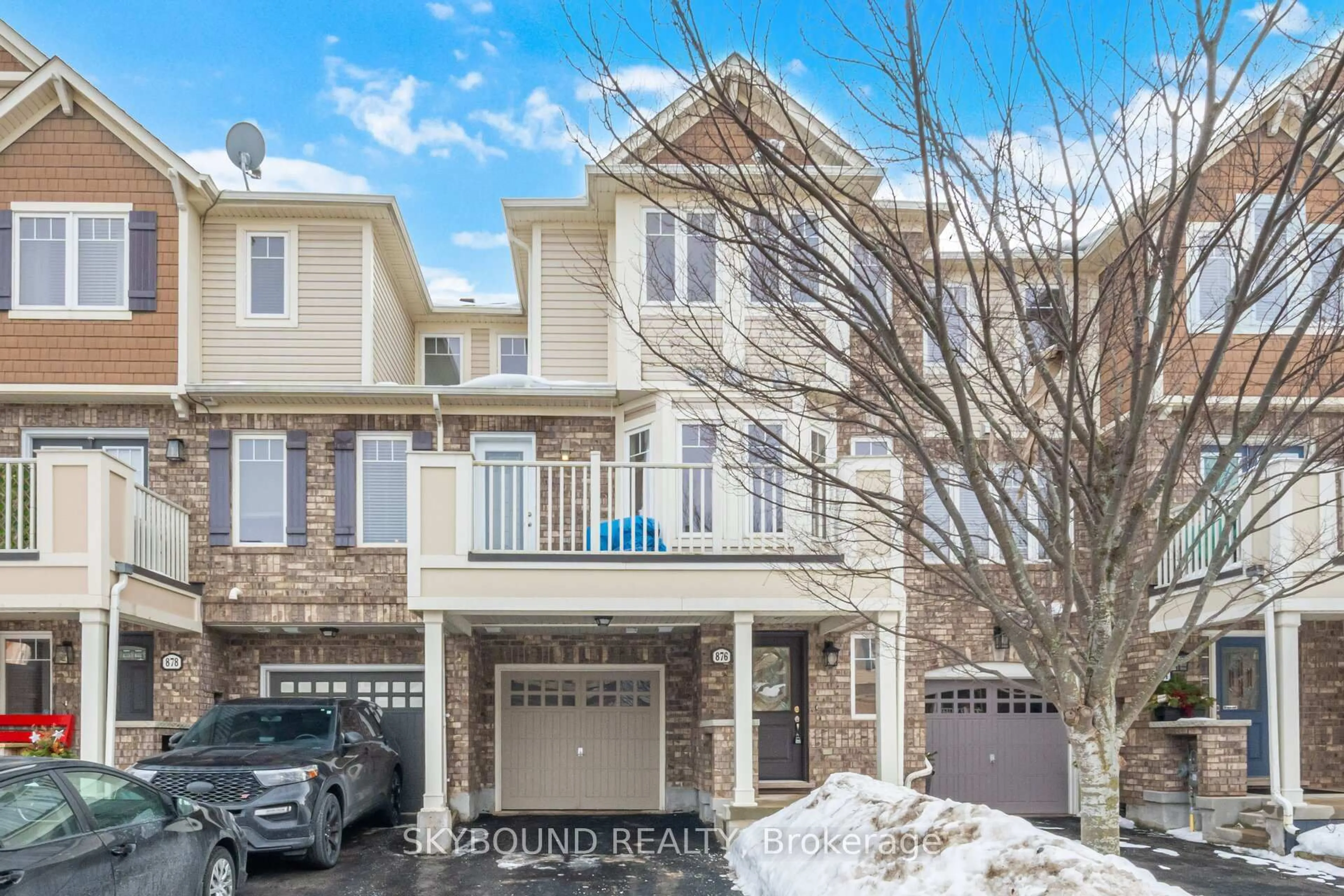 A pic from outside/outdoor area/front of a property/back of a property/a pic from drone, street for 876 Fowles Crt, Milton Ontario L9T 0Z6