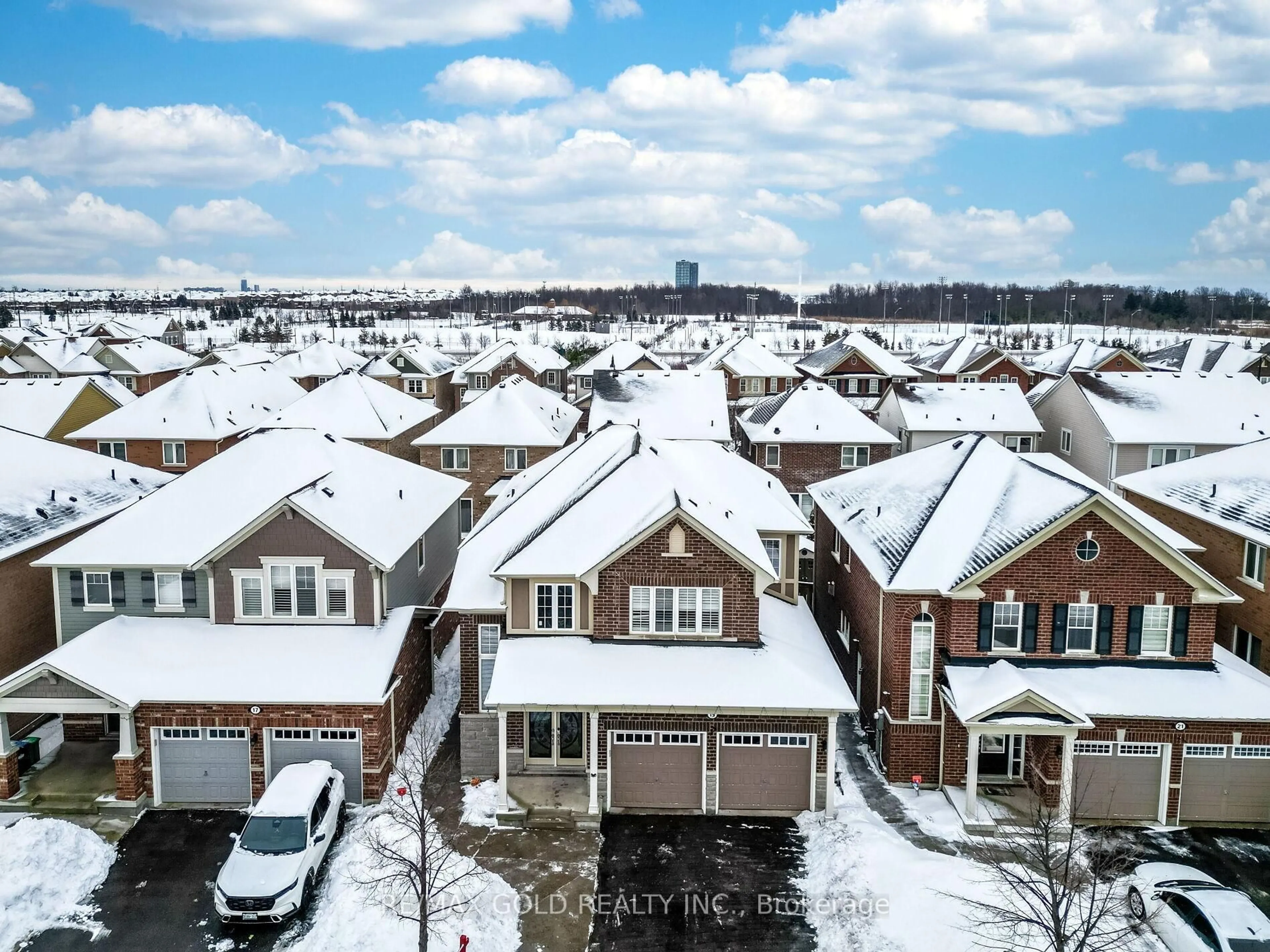 A pic from outside/outdoor area/front of a property/back of a property/a pic from drone, unknown for 19 Killick Rd, Brampton Ontario L7A 0Y6